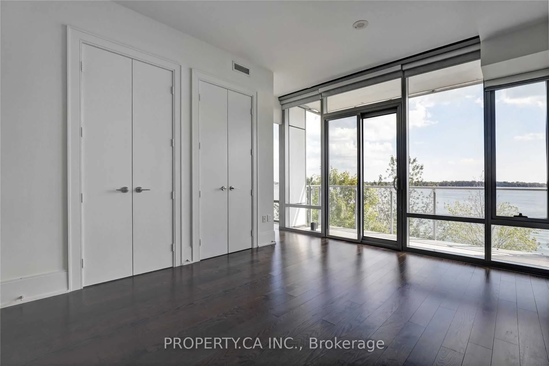 39 Queens Quay E, #314
