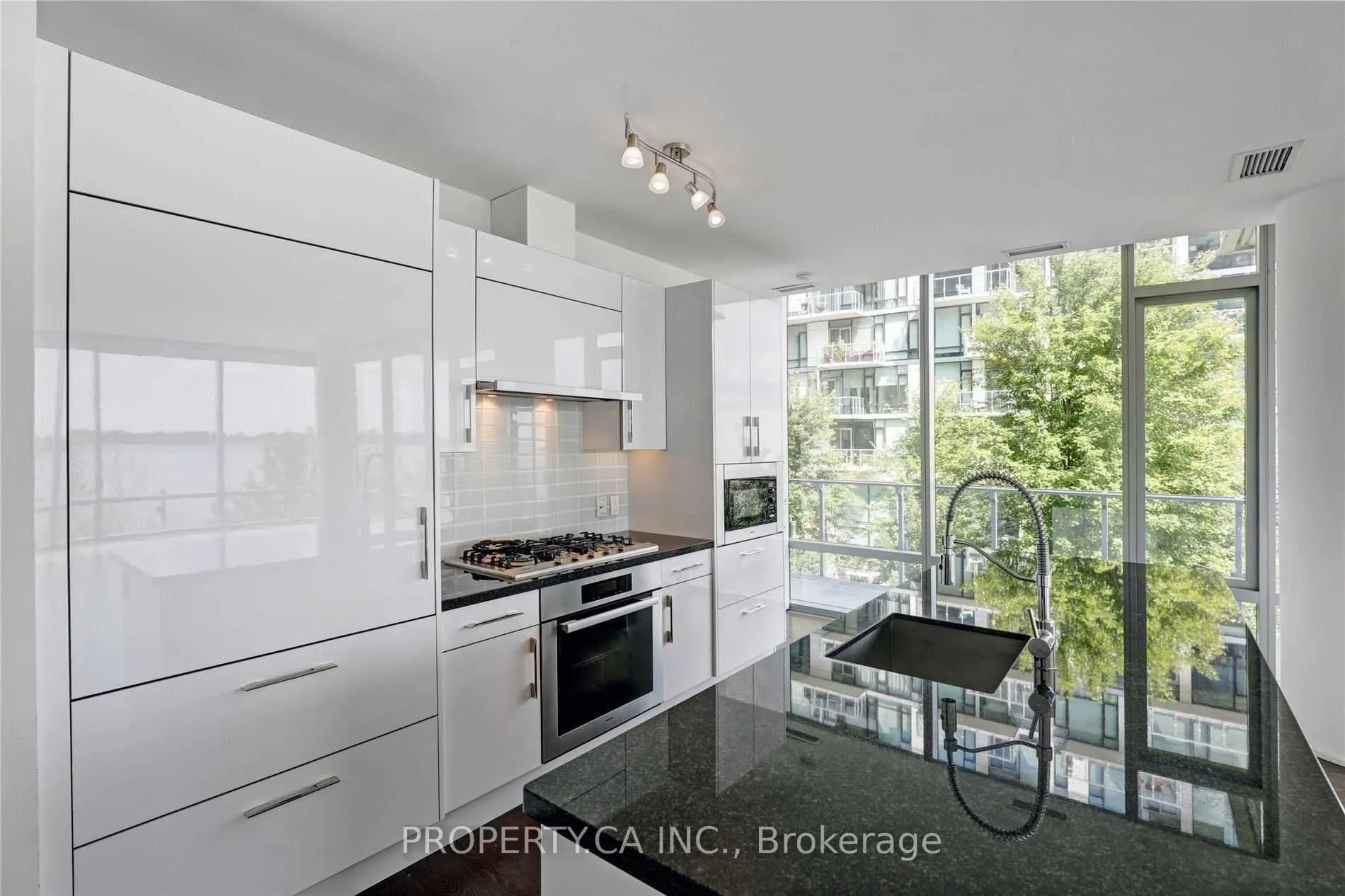 39 Queens Quay E, #314