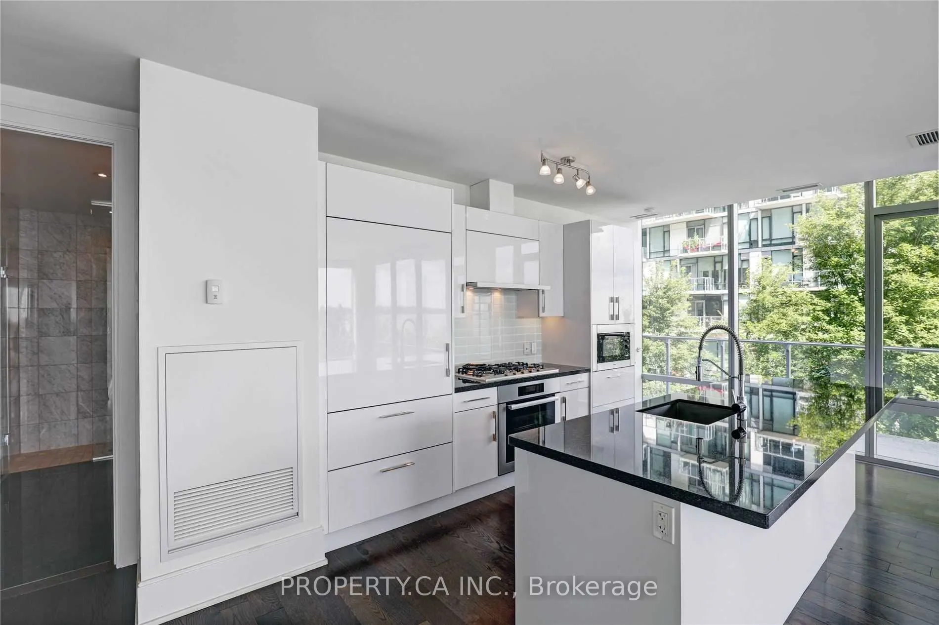 39 Queens Quay E, #314