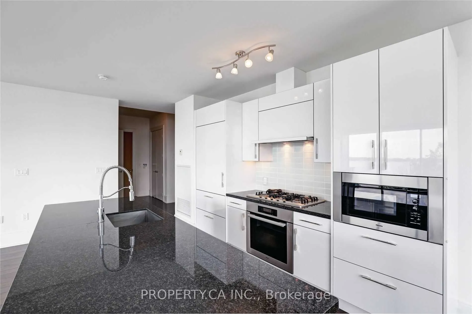 39 Queens Quay E, #314