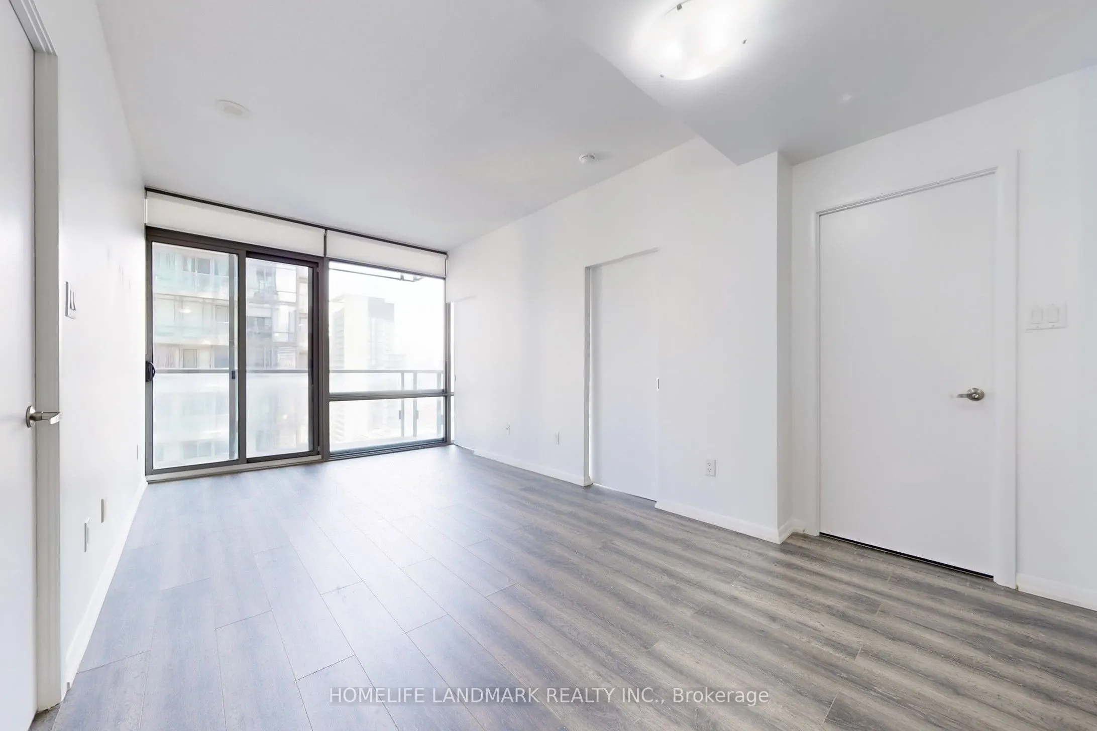 37 Grosvenor Street, #2401