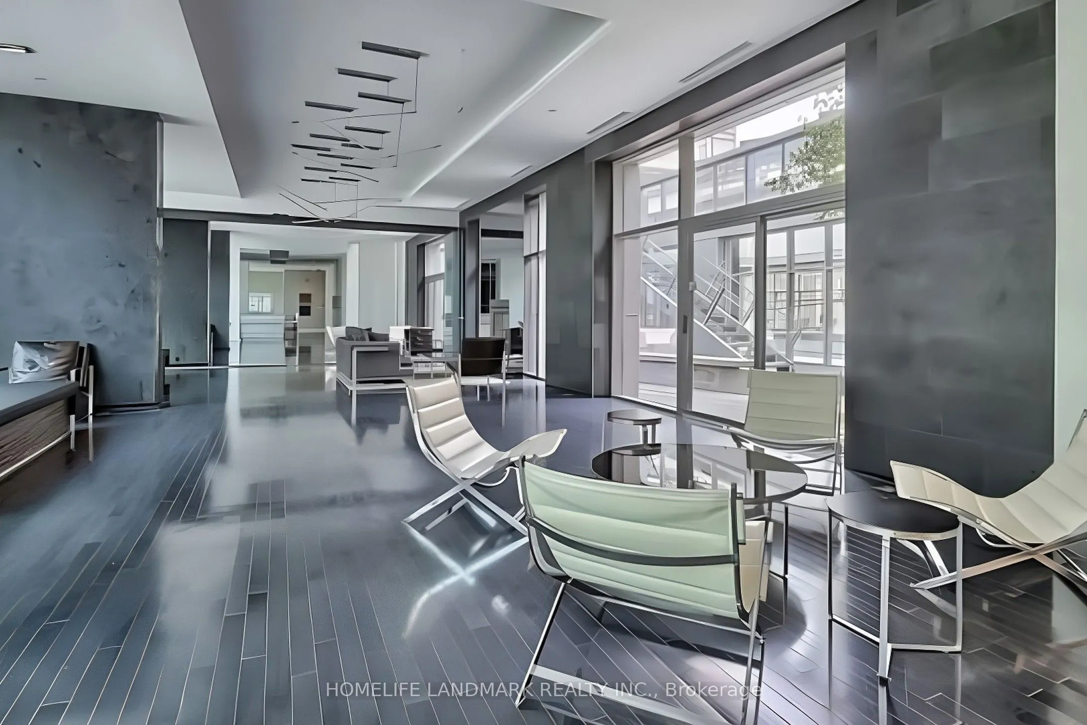 37 Grosvenor Street, #2401