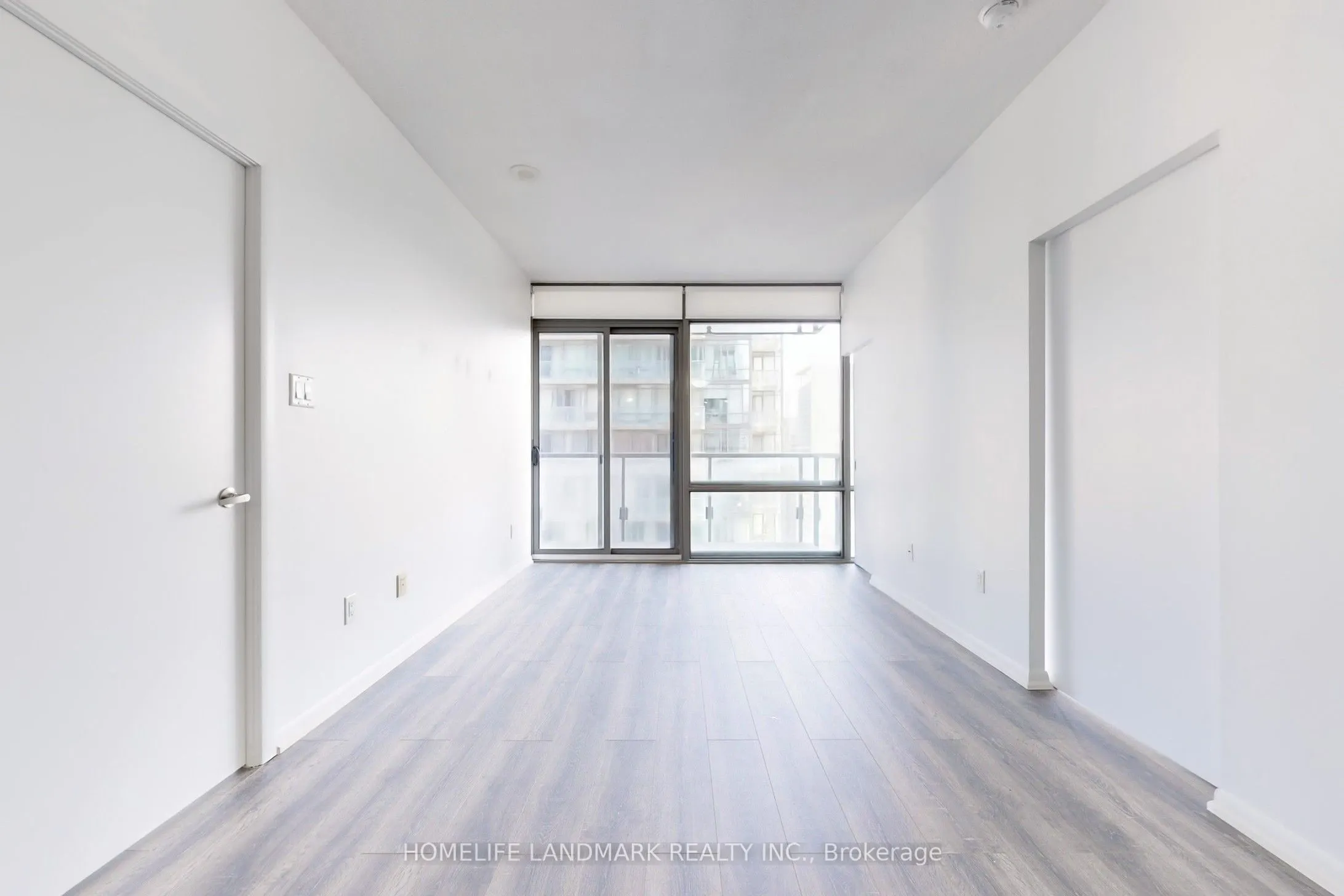 37 Grosvenor Street, #2401