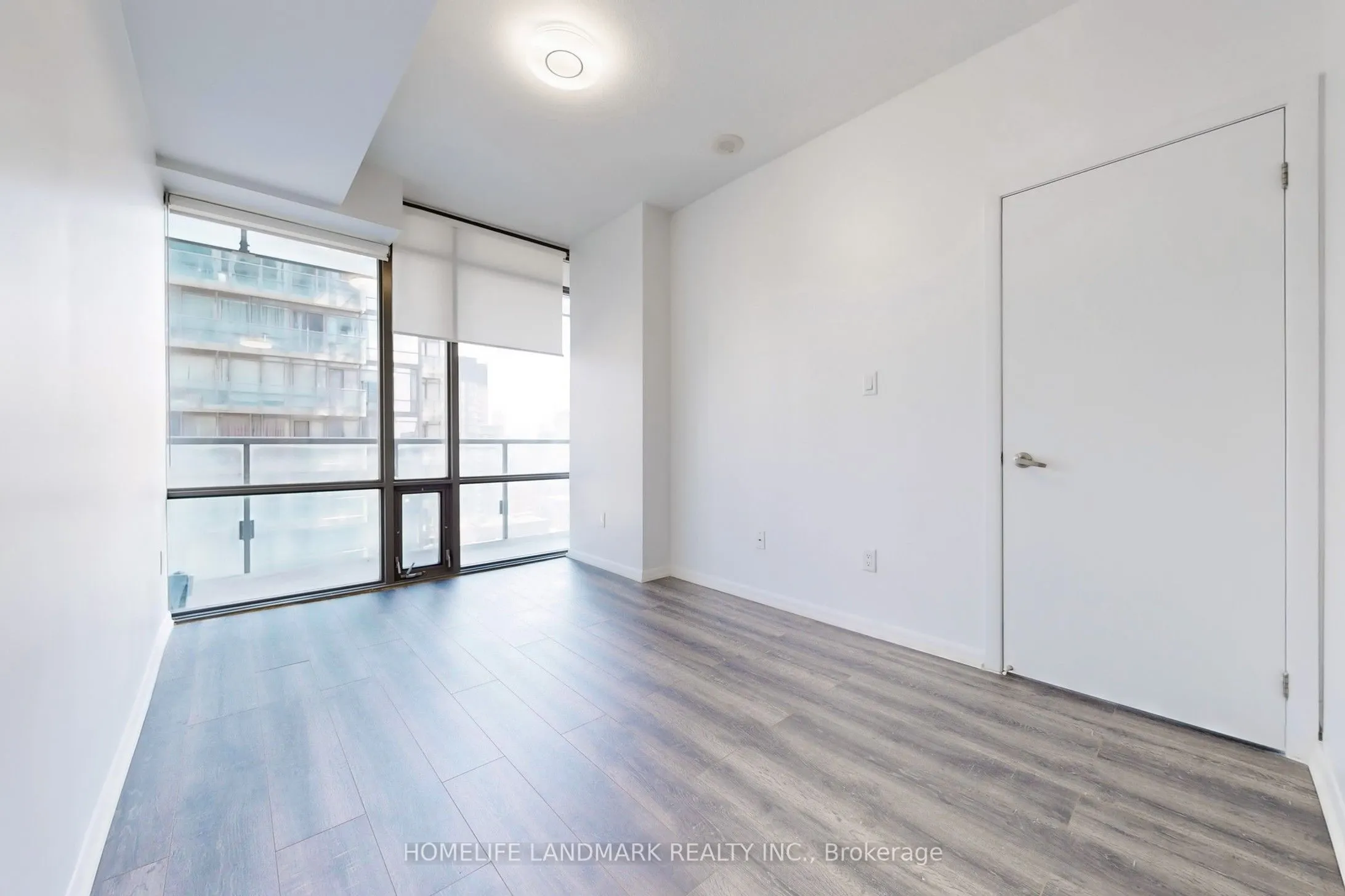 37 Grosvenor Street, #2401