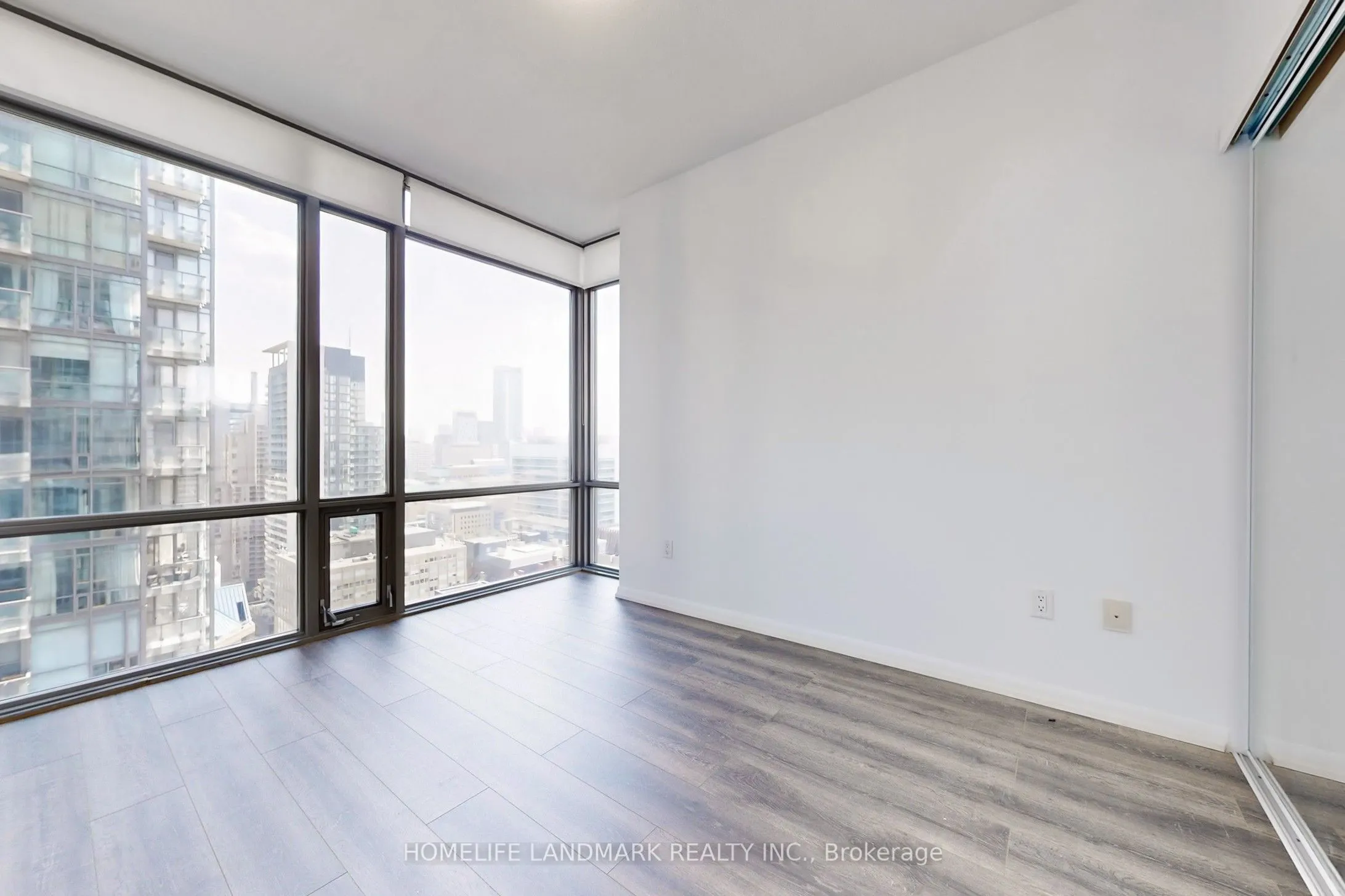 37 Grosvenor Street, #2401