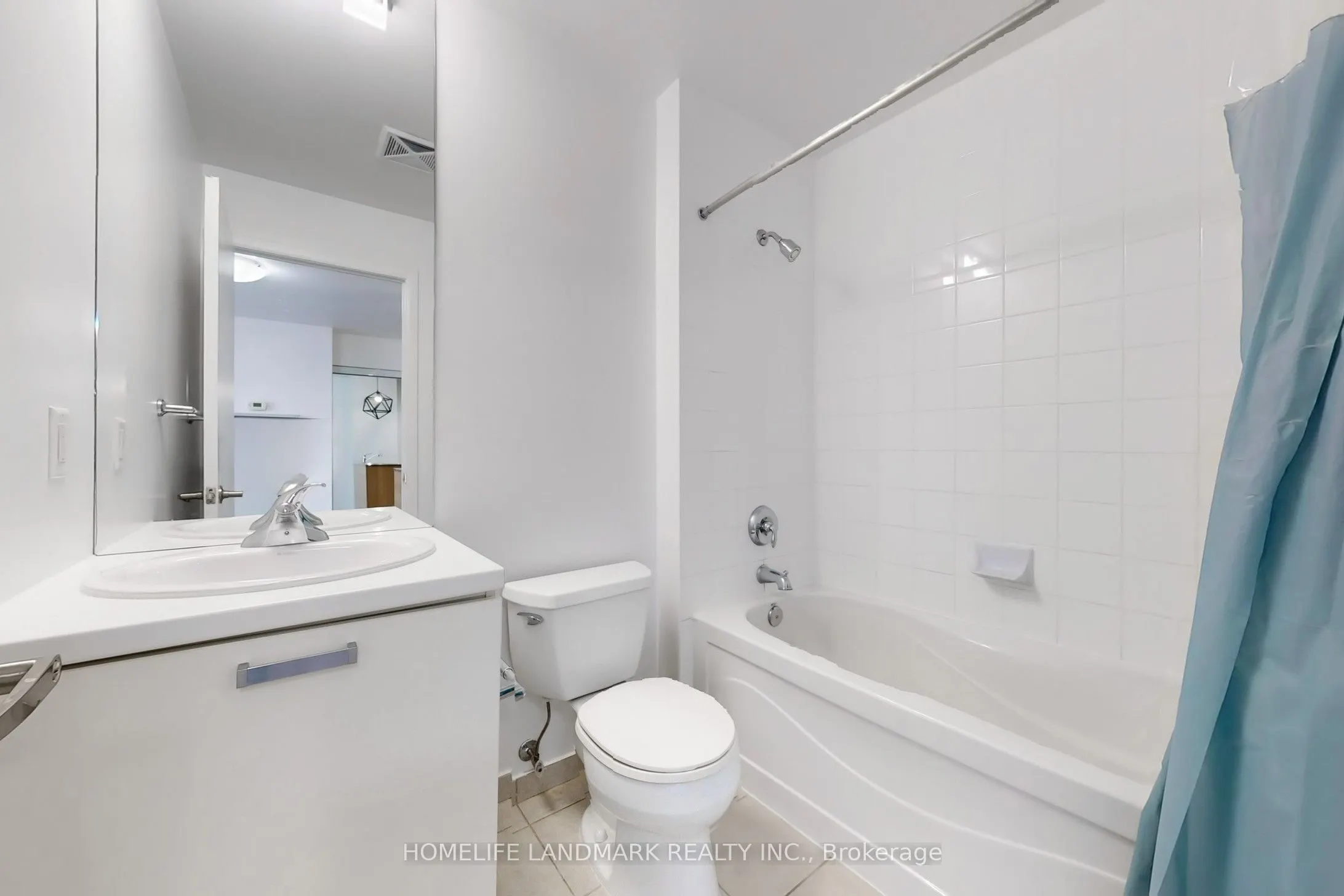 37 Grosvenor Street, #2401