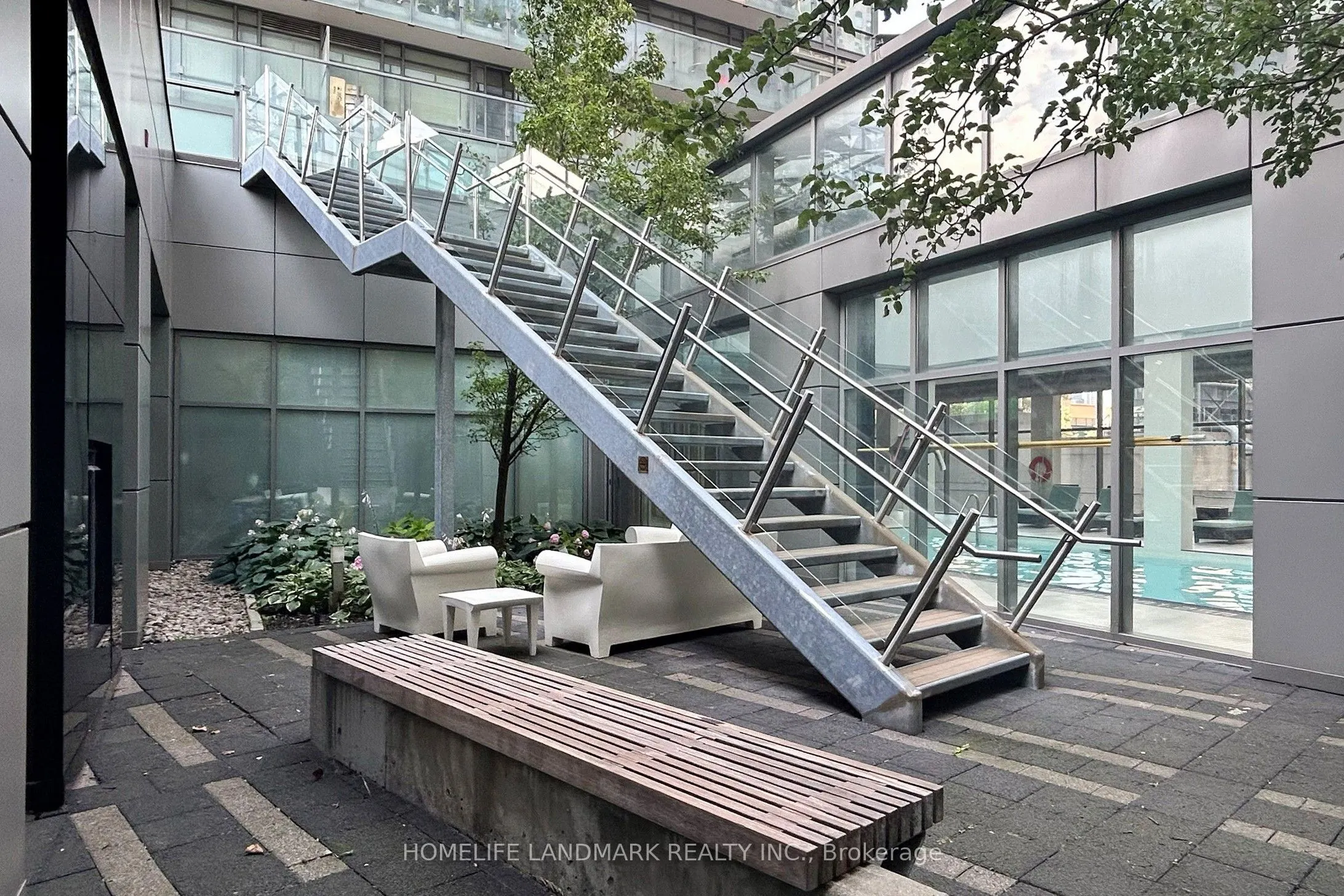 37 Grosvenor Street, #2401