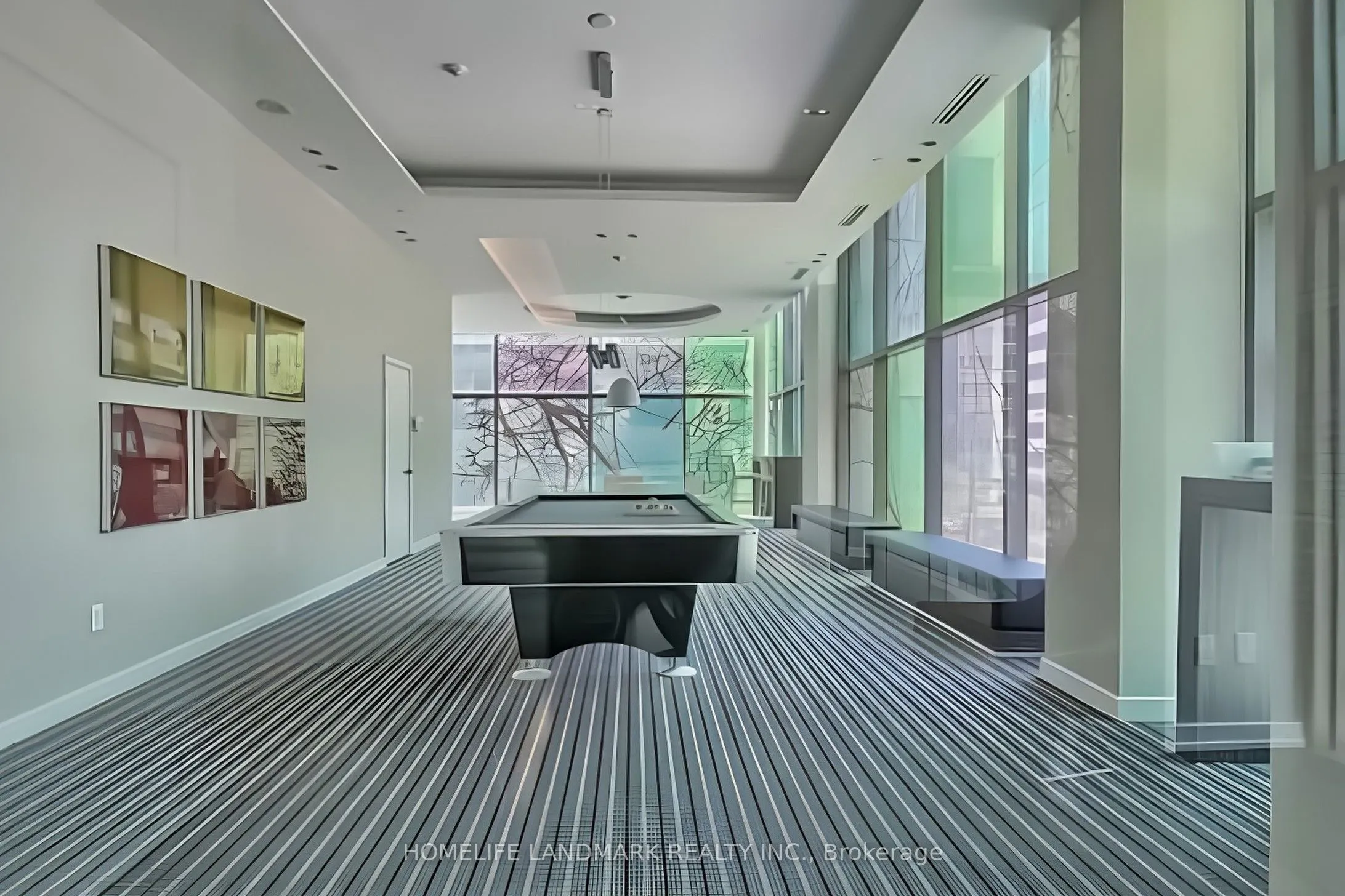 37 Grosvenor Street, #2401