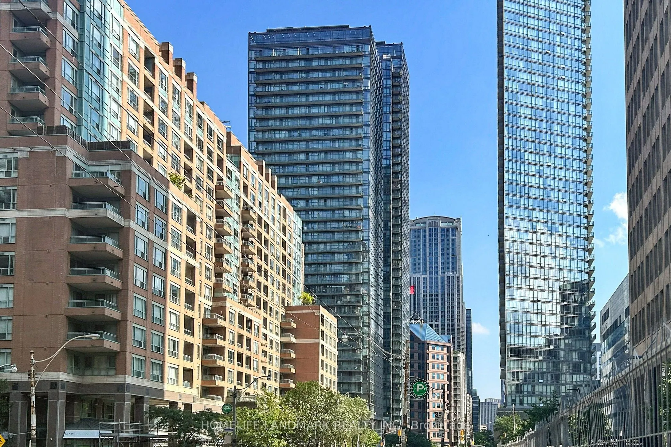 37 Grosvenor Street, #2401
