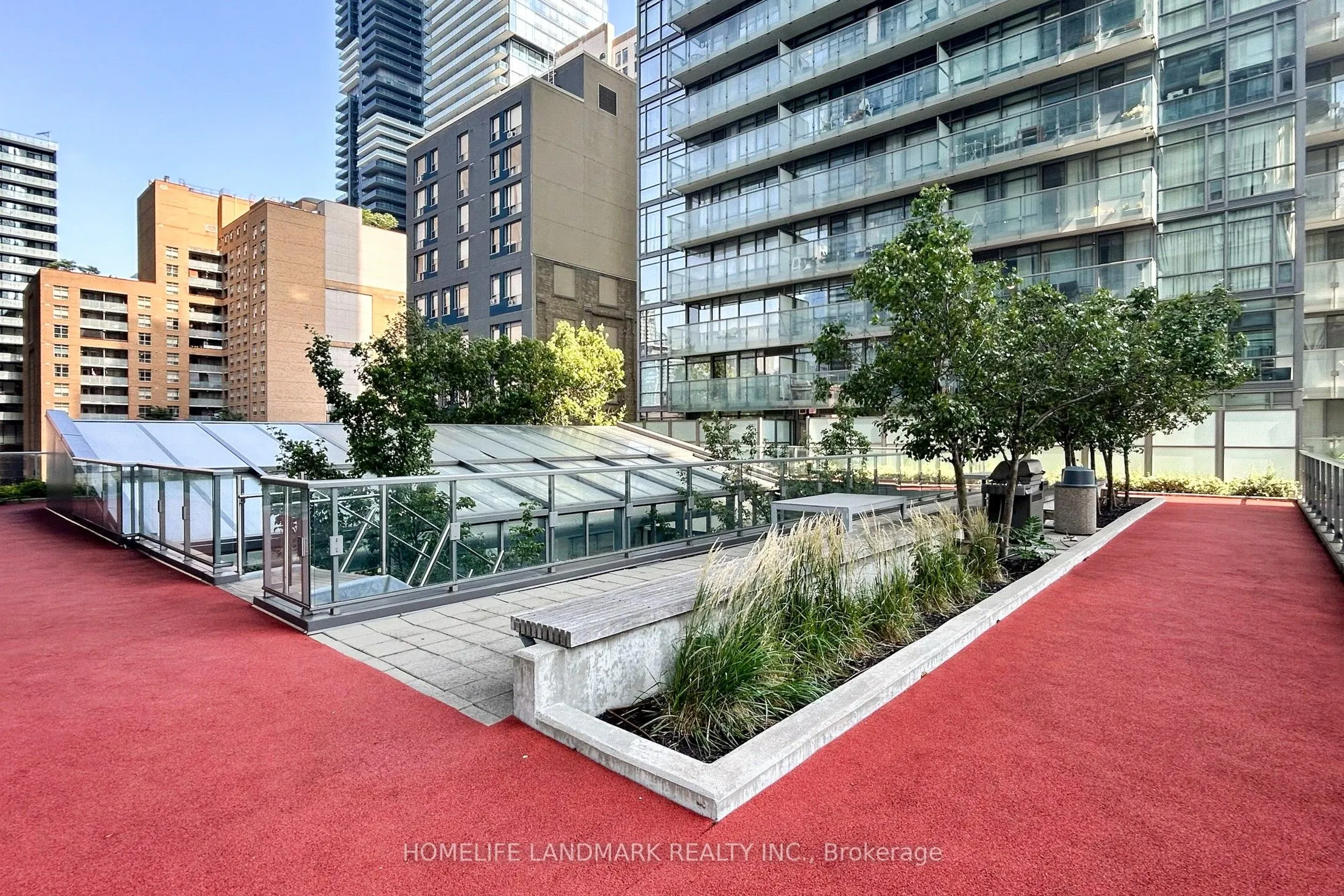 37 Grosvenor Street, #2401