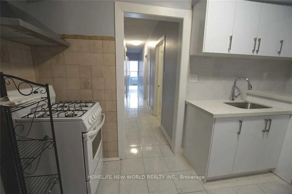 1104 College Street, #2nd floor