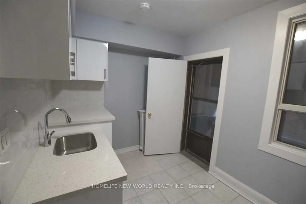 1104 College Street, #2nd floor