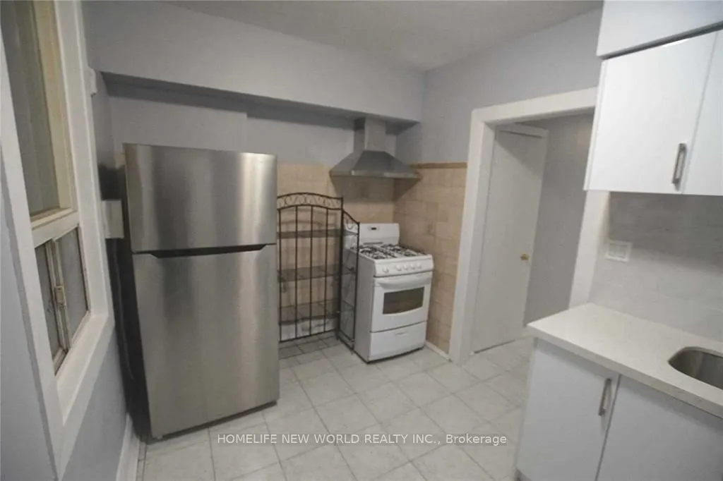 1104 College Street, #2nd floor