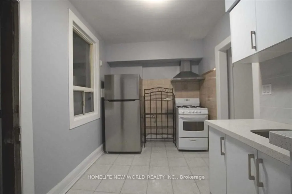 1104 College Street, #2nd floor