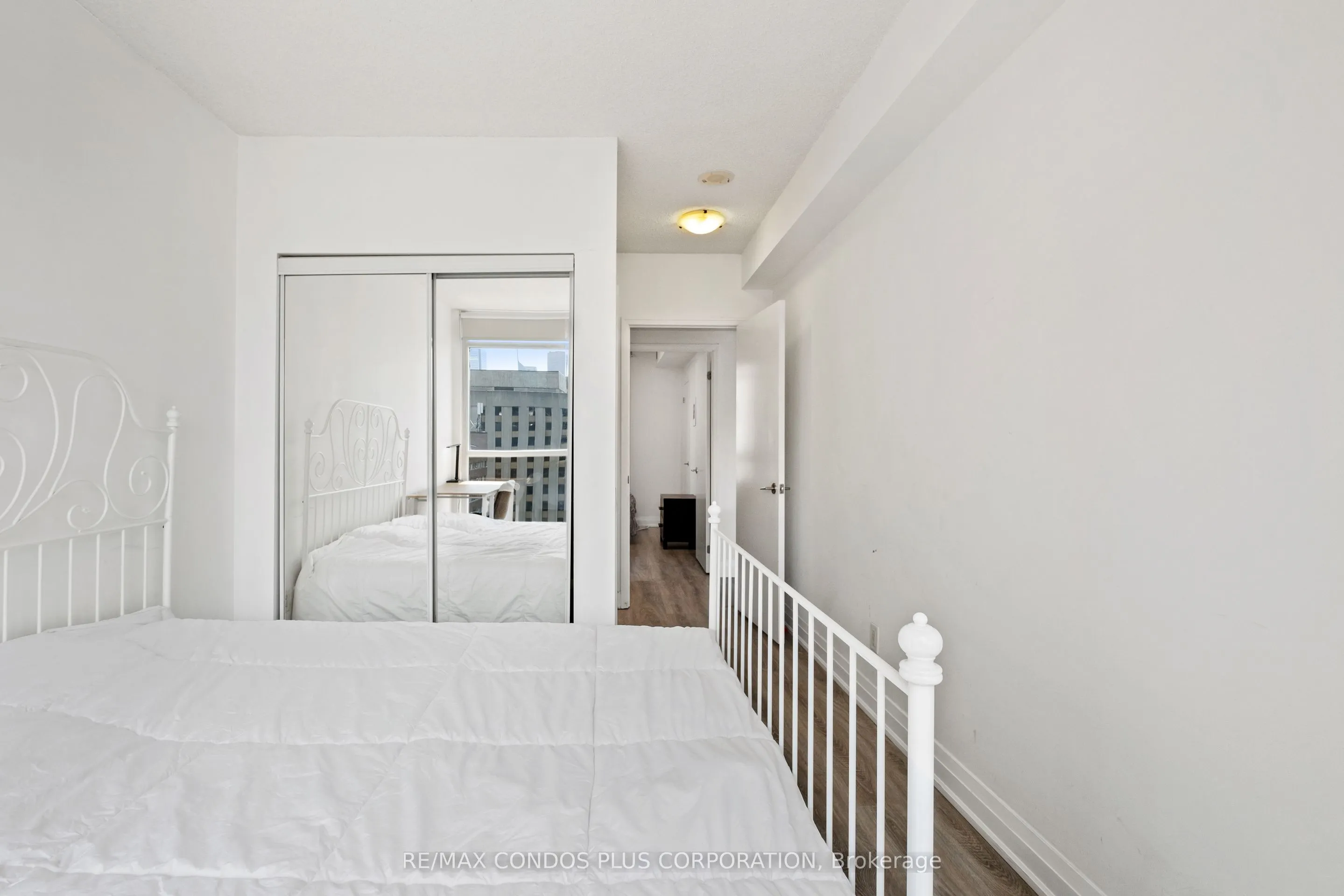 21 Carlton Street, #2010