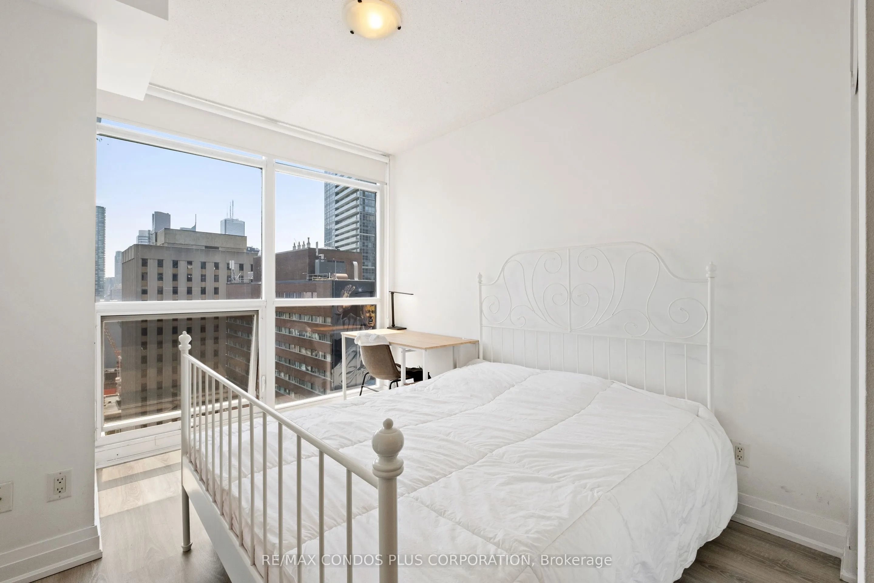 21 Carlton Street, #2010