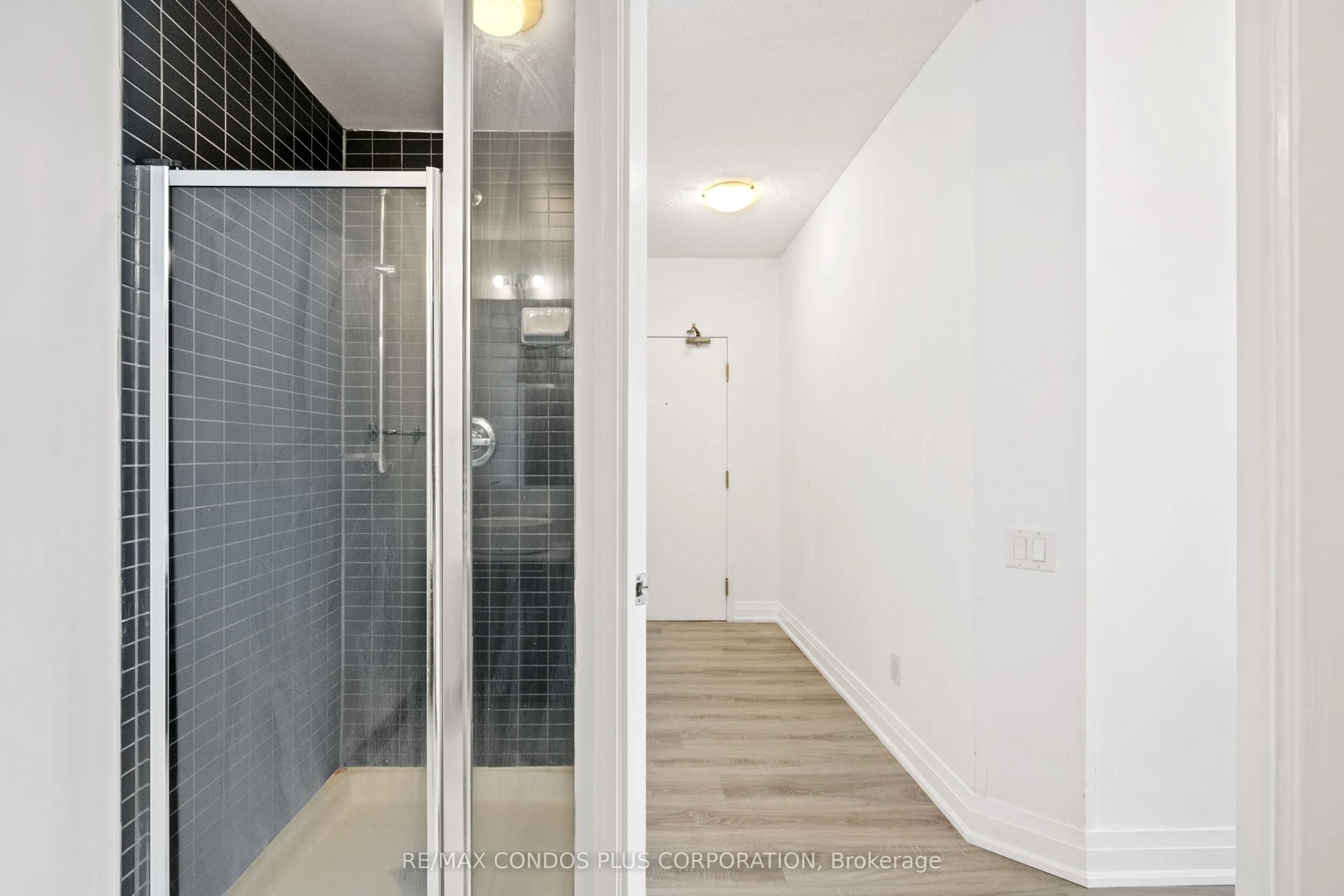 21 Carlton Street, #2010