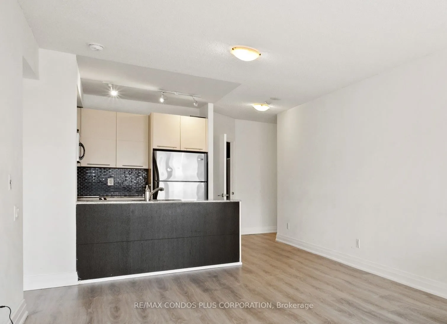 21 Carlton Street, #2010