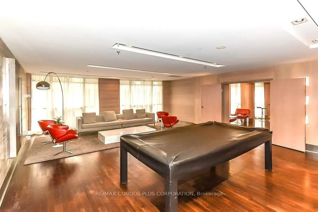 21 Carlton Street, #2010