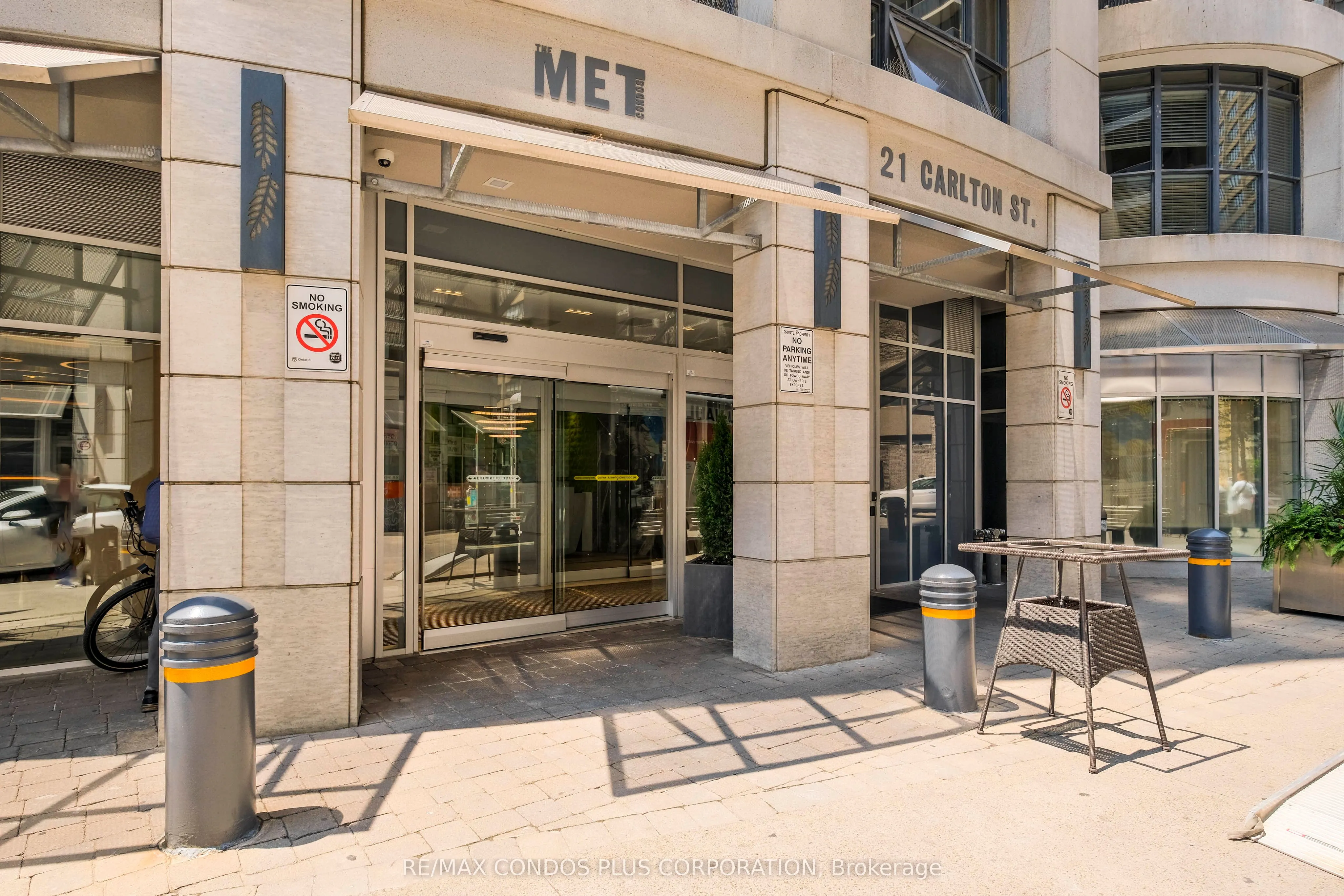 21 Carlton Street, #2010