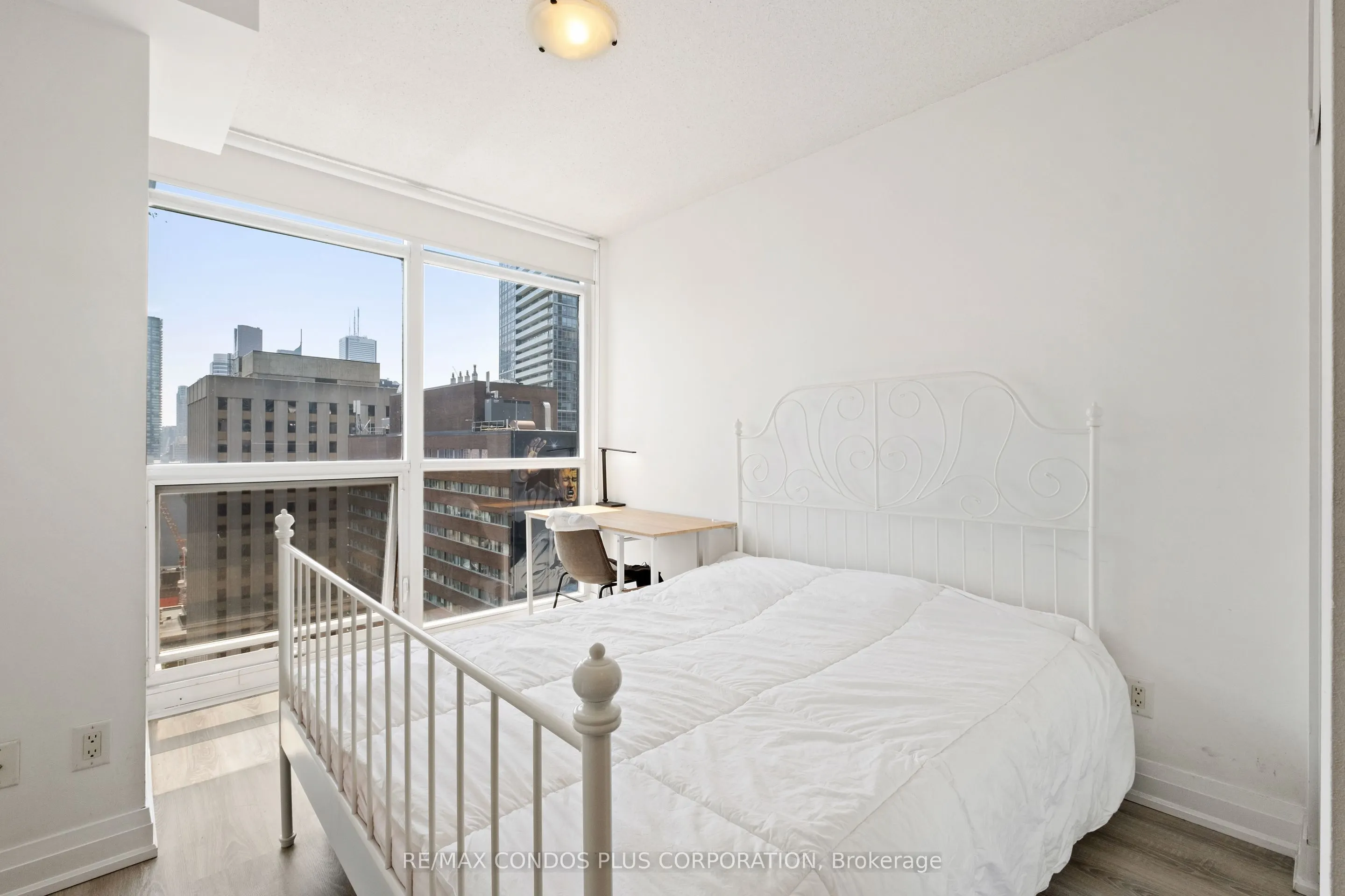21 Carlton Street, #2010