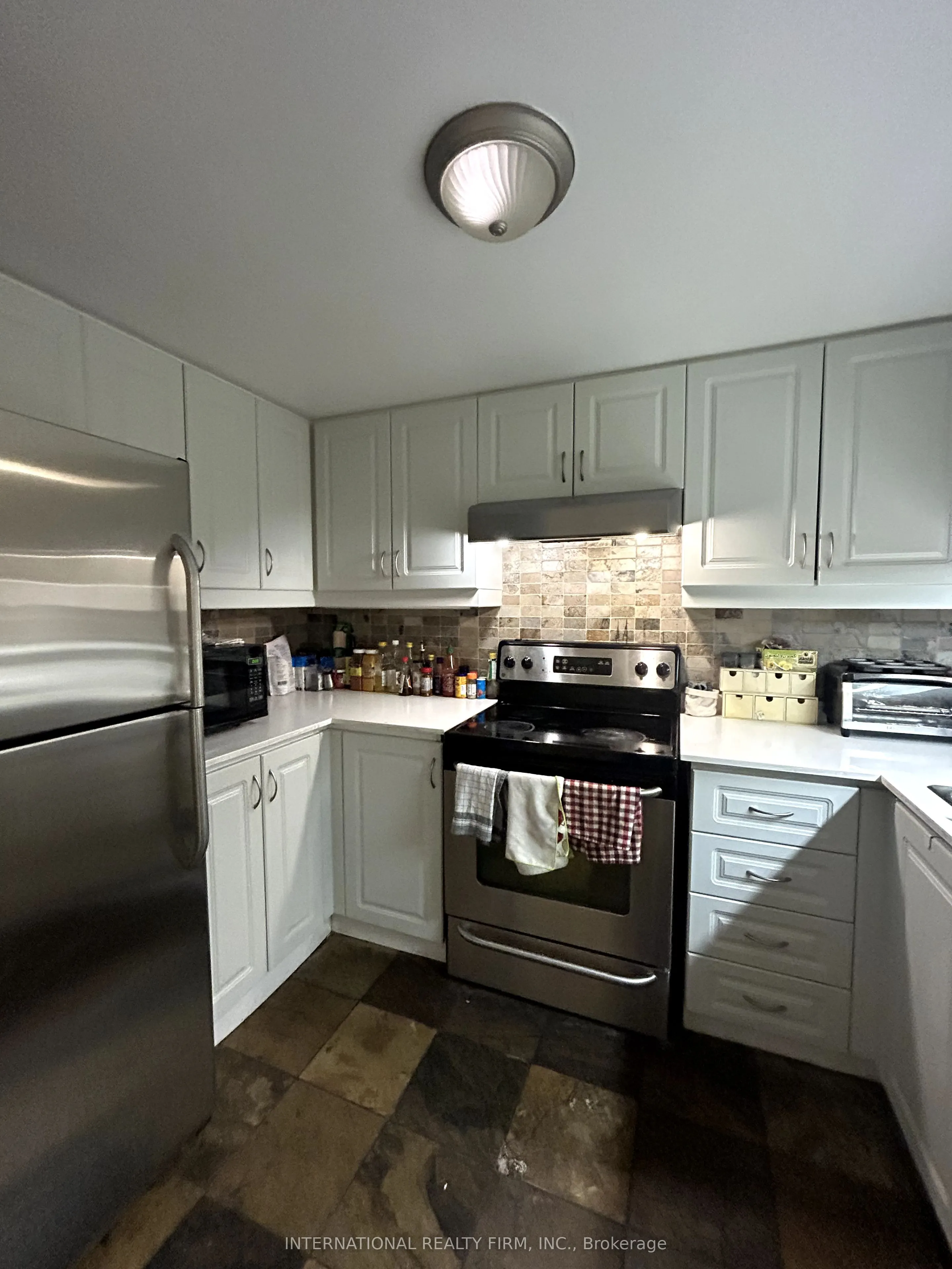 711 Bay Street, #716