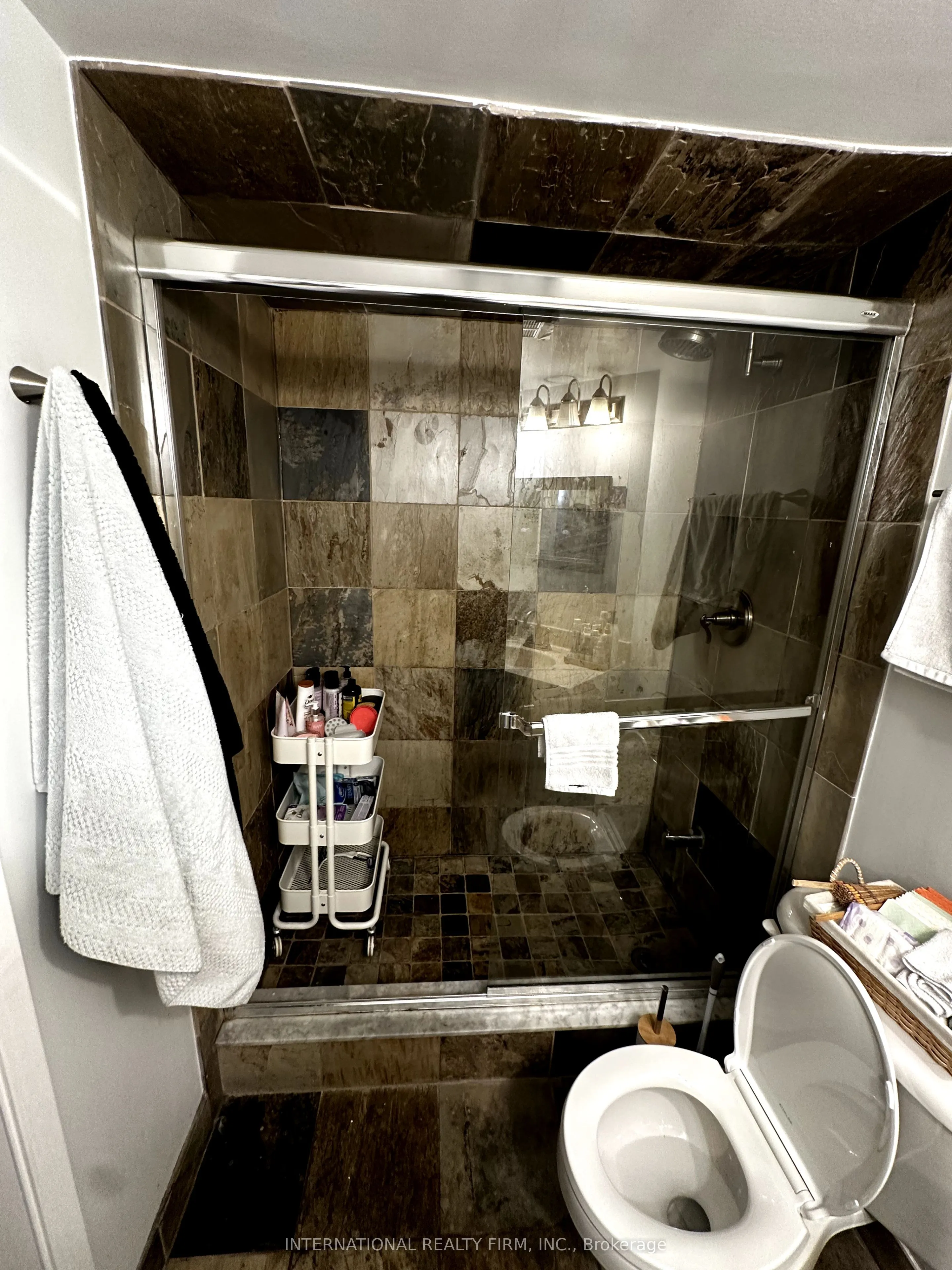 711 Bay Street, #716
