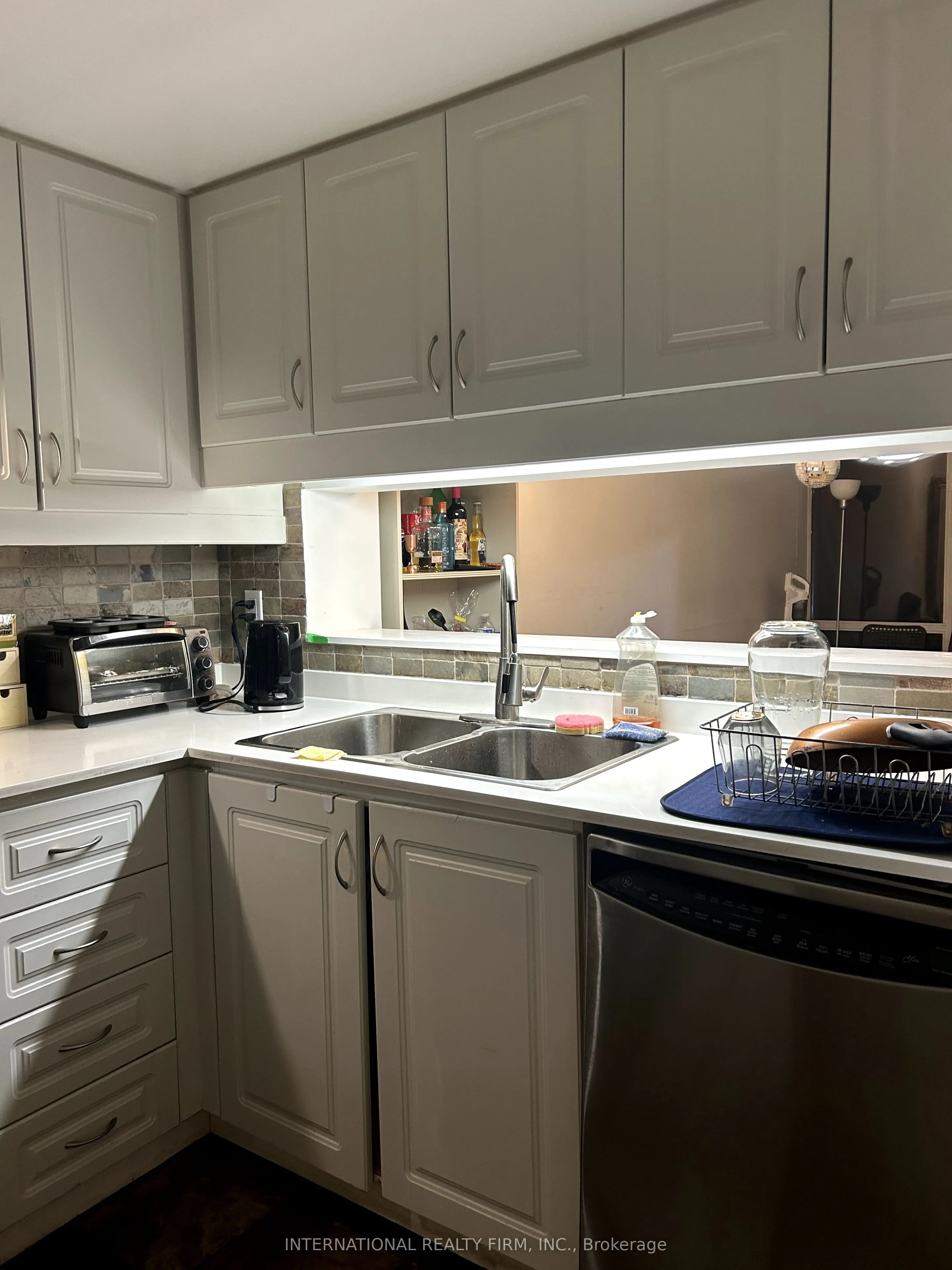 711 Bay Street, #716