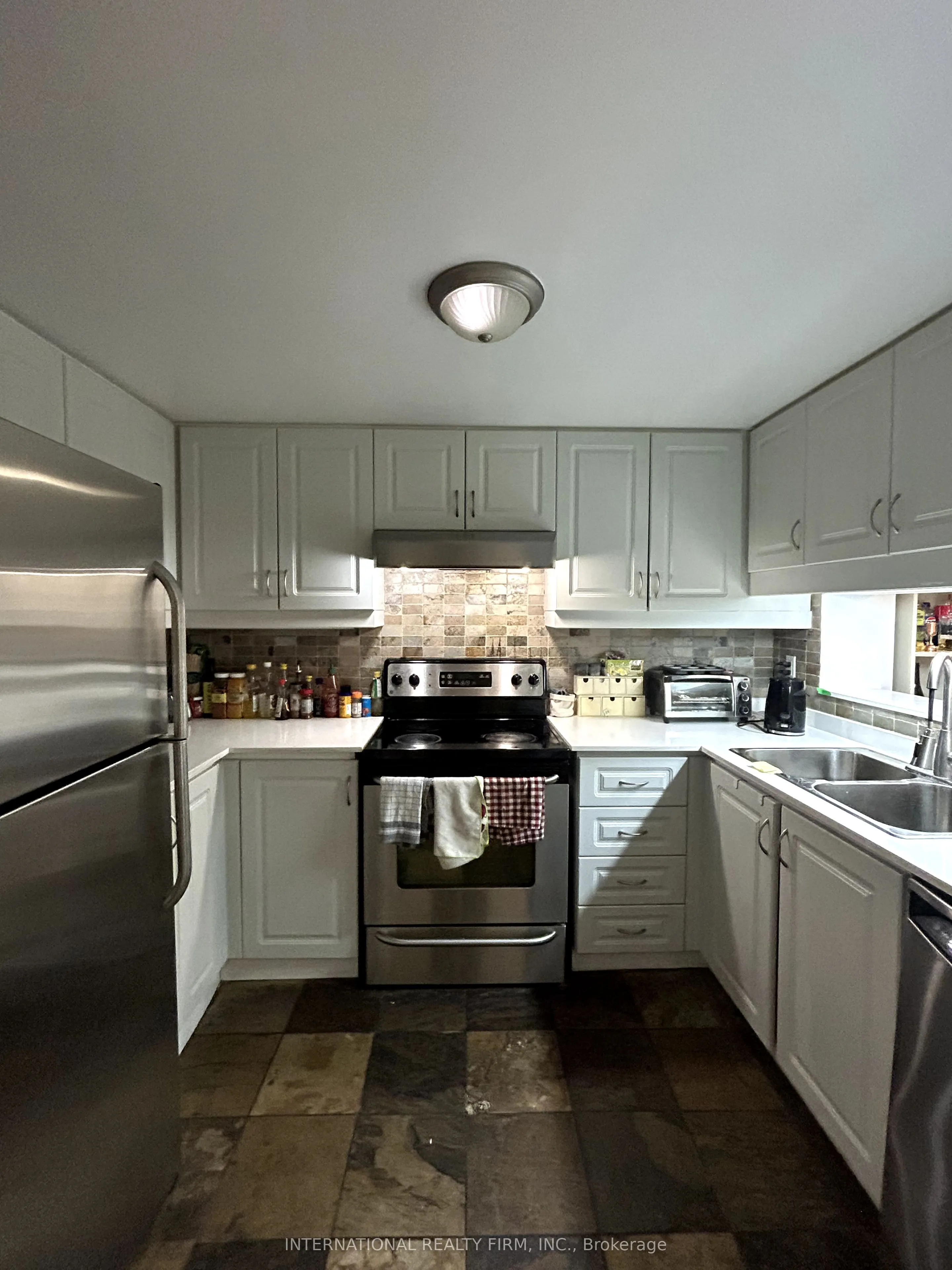 711 Bay Street, #716