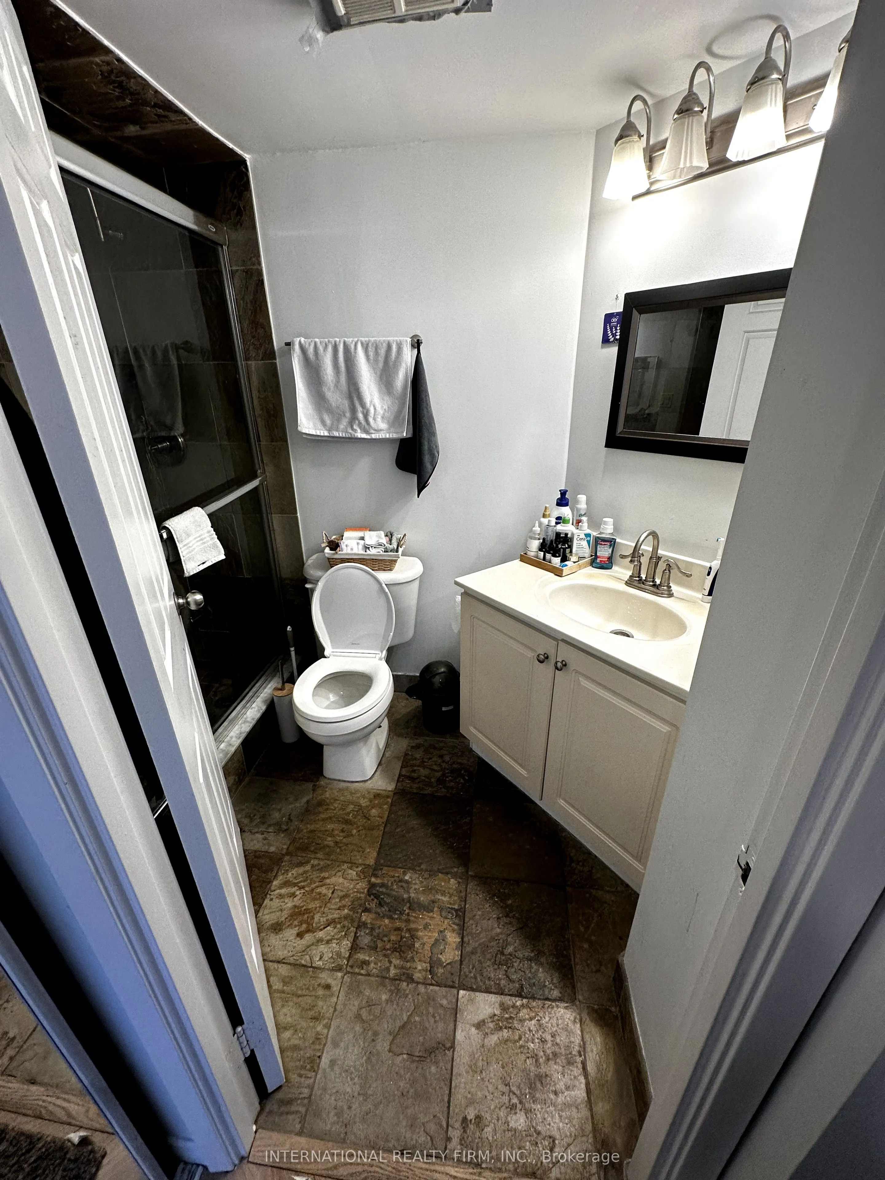 711 Bay Street, #716