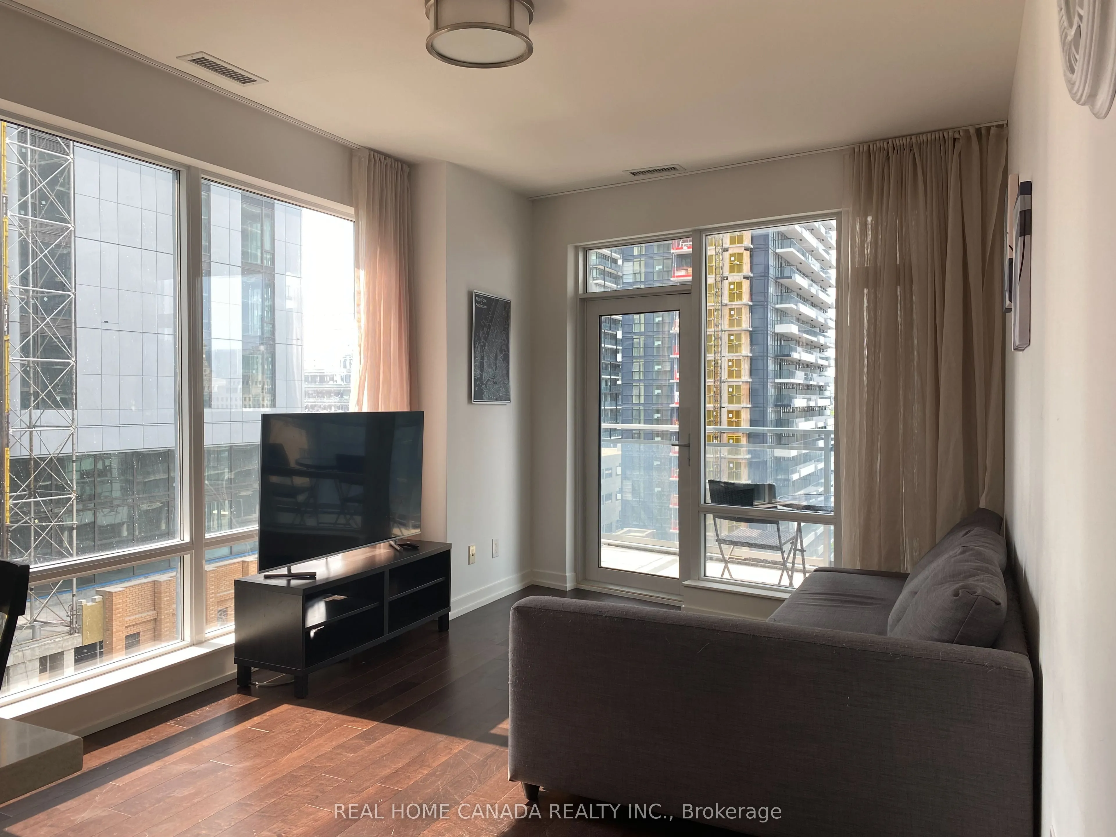 21 Widmer Street, #1302