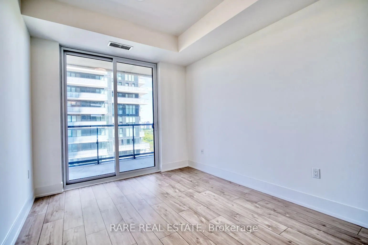 10 Inn on the Park Drive, #1704