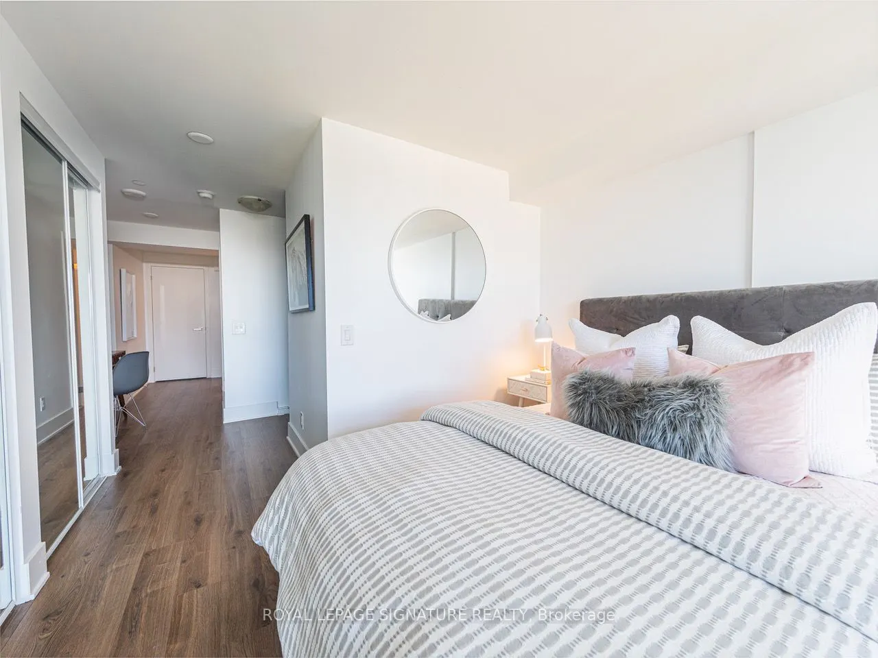 111 St Clair Avenue W, #925