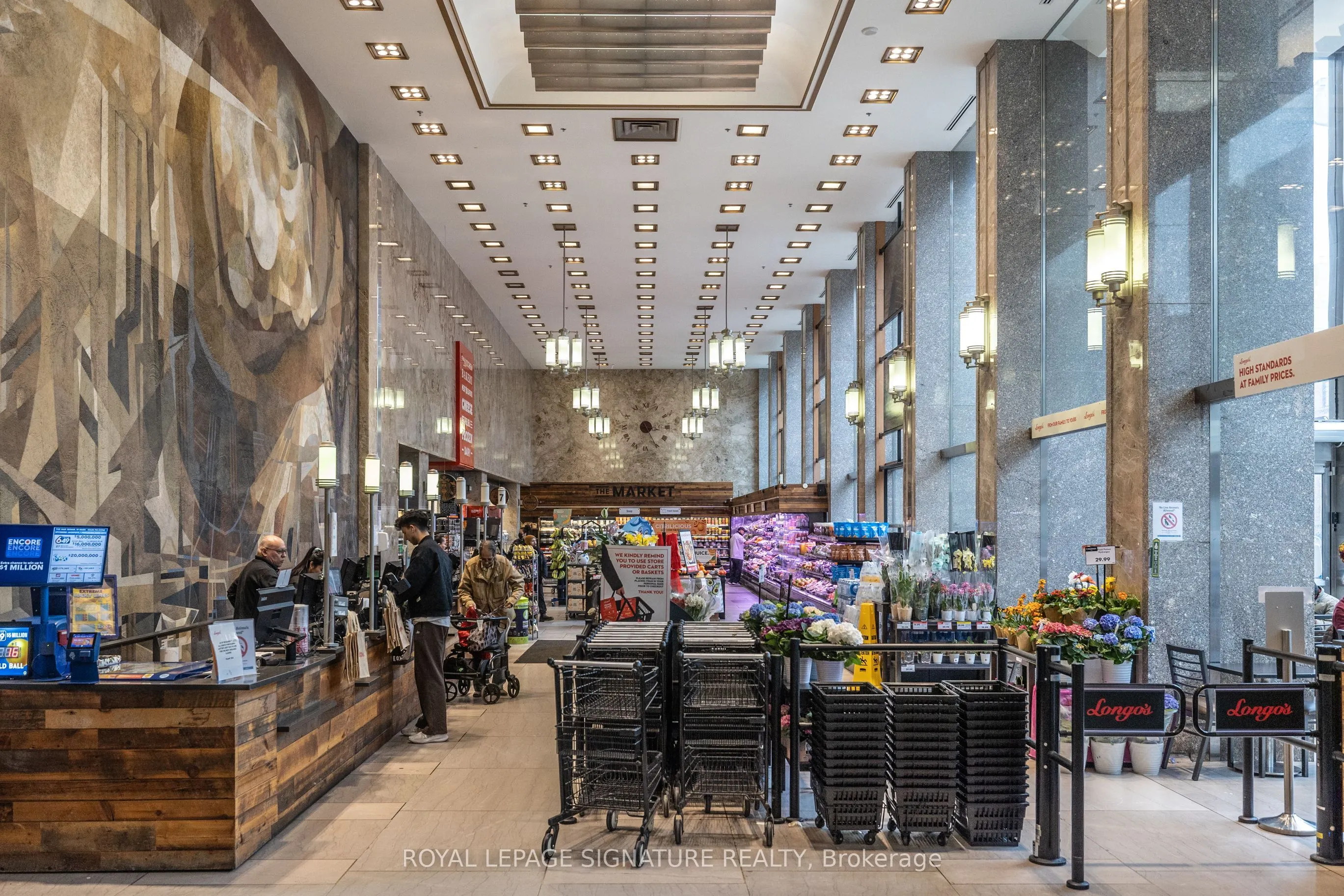 111 St Clair Avenue W, #925