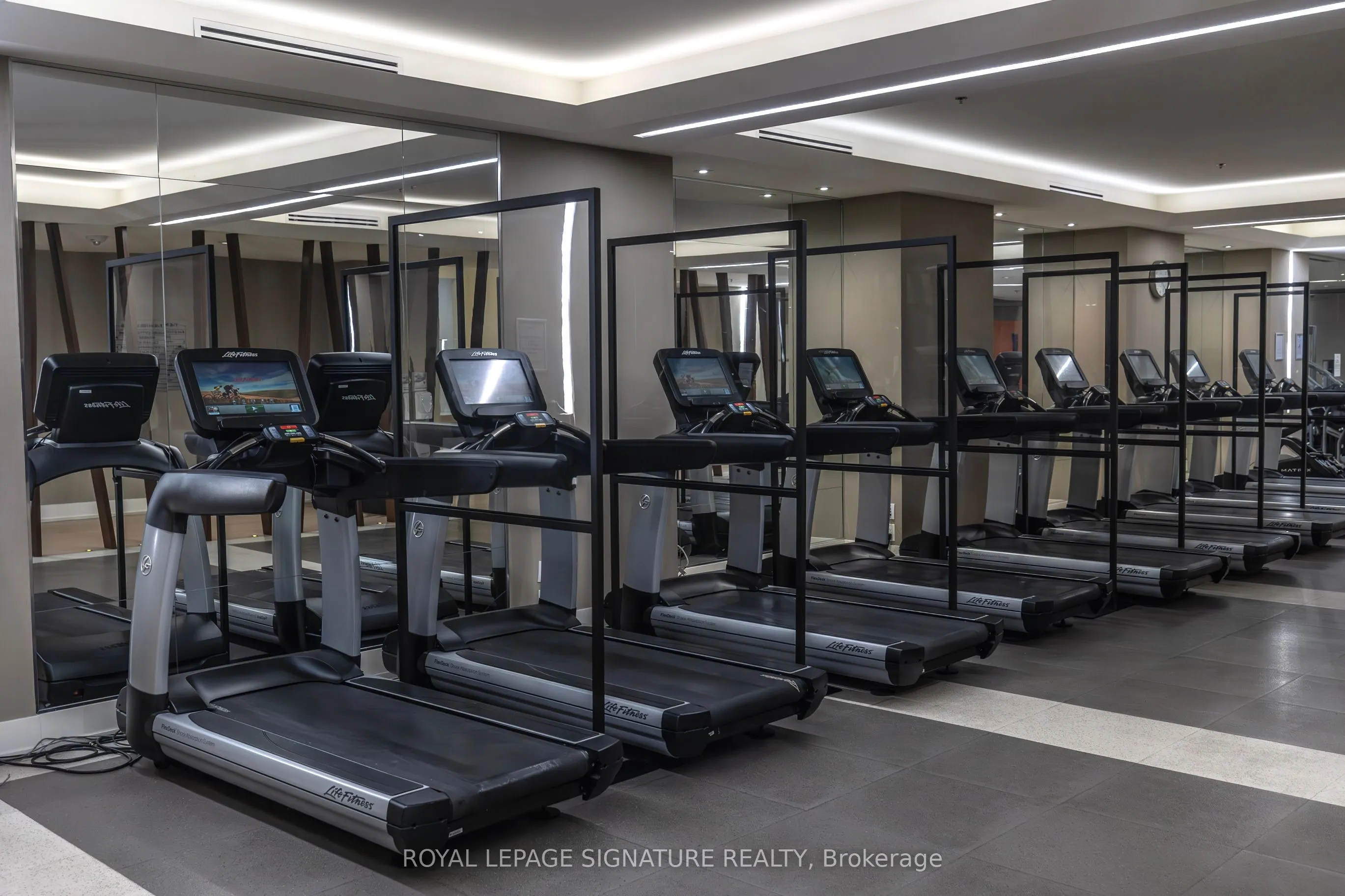 111 St Clair Avenue W, #925