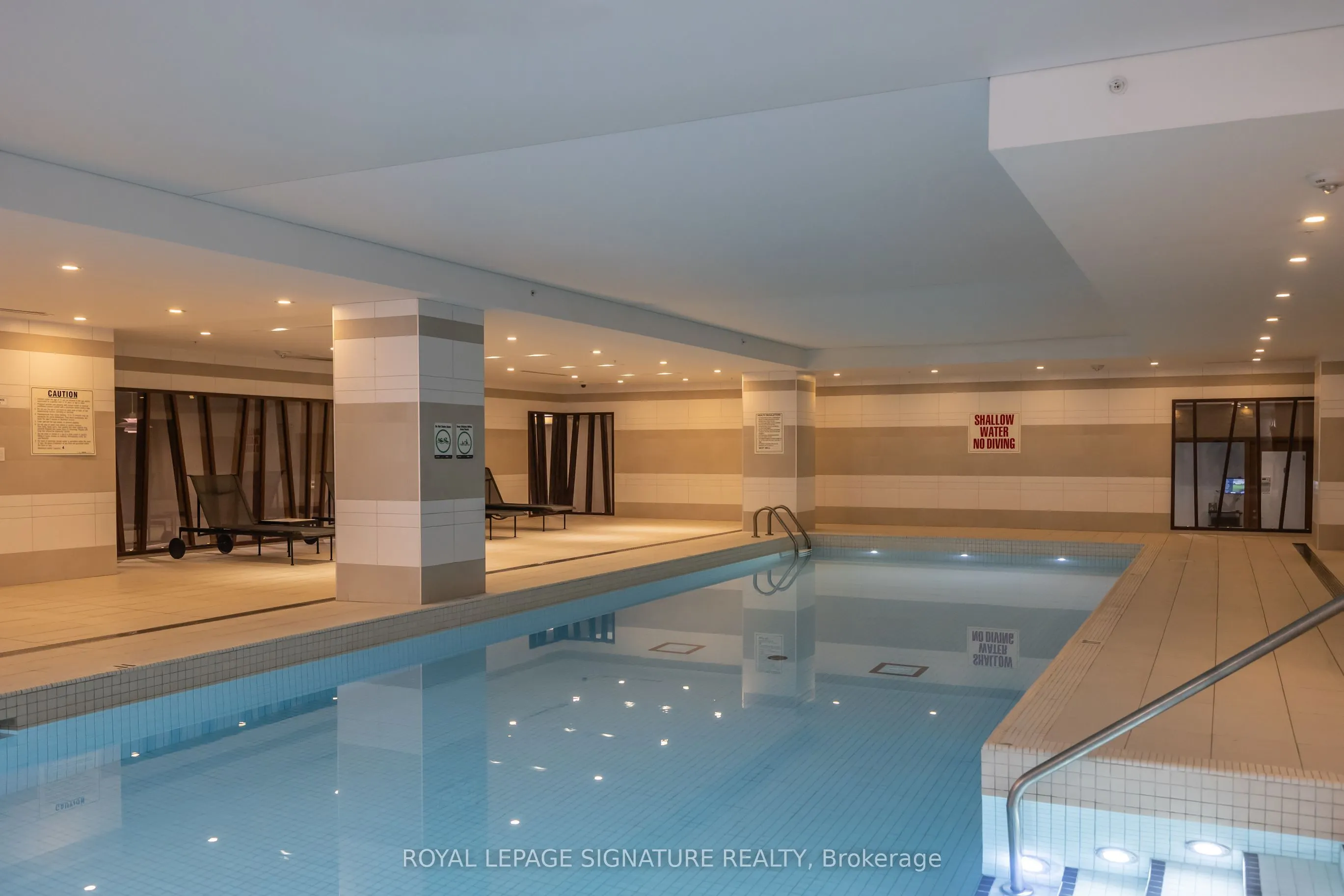 111 St Clair Avenue W, #925