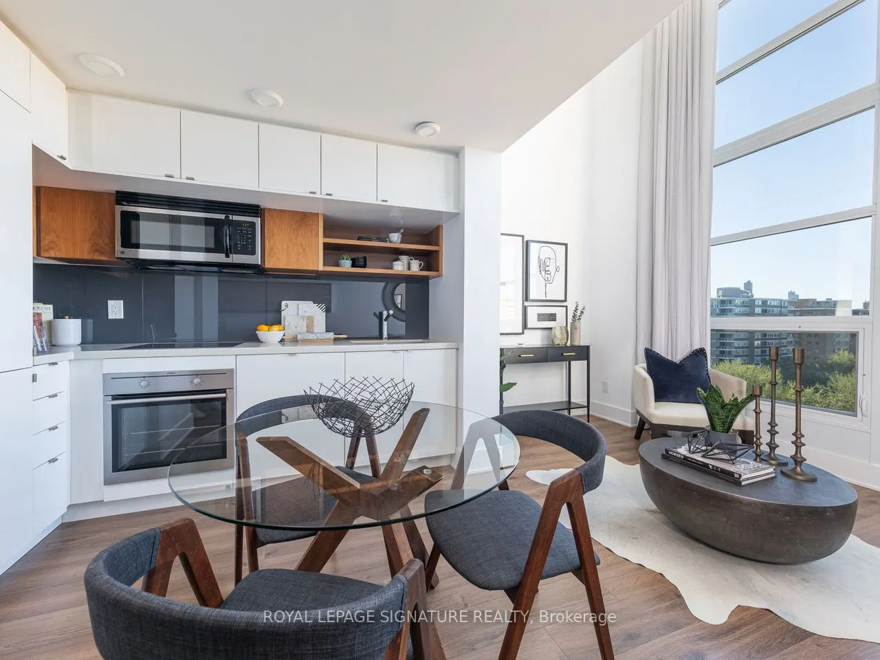 111 St Clair Avenue W, #925