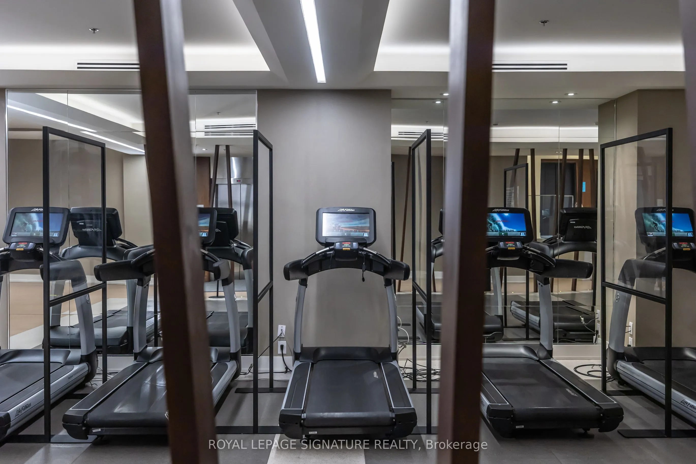 111 St Clair Avenue W, #925