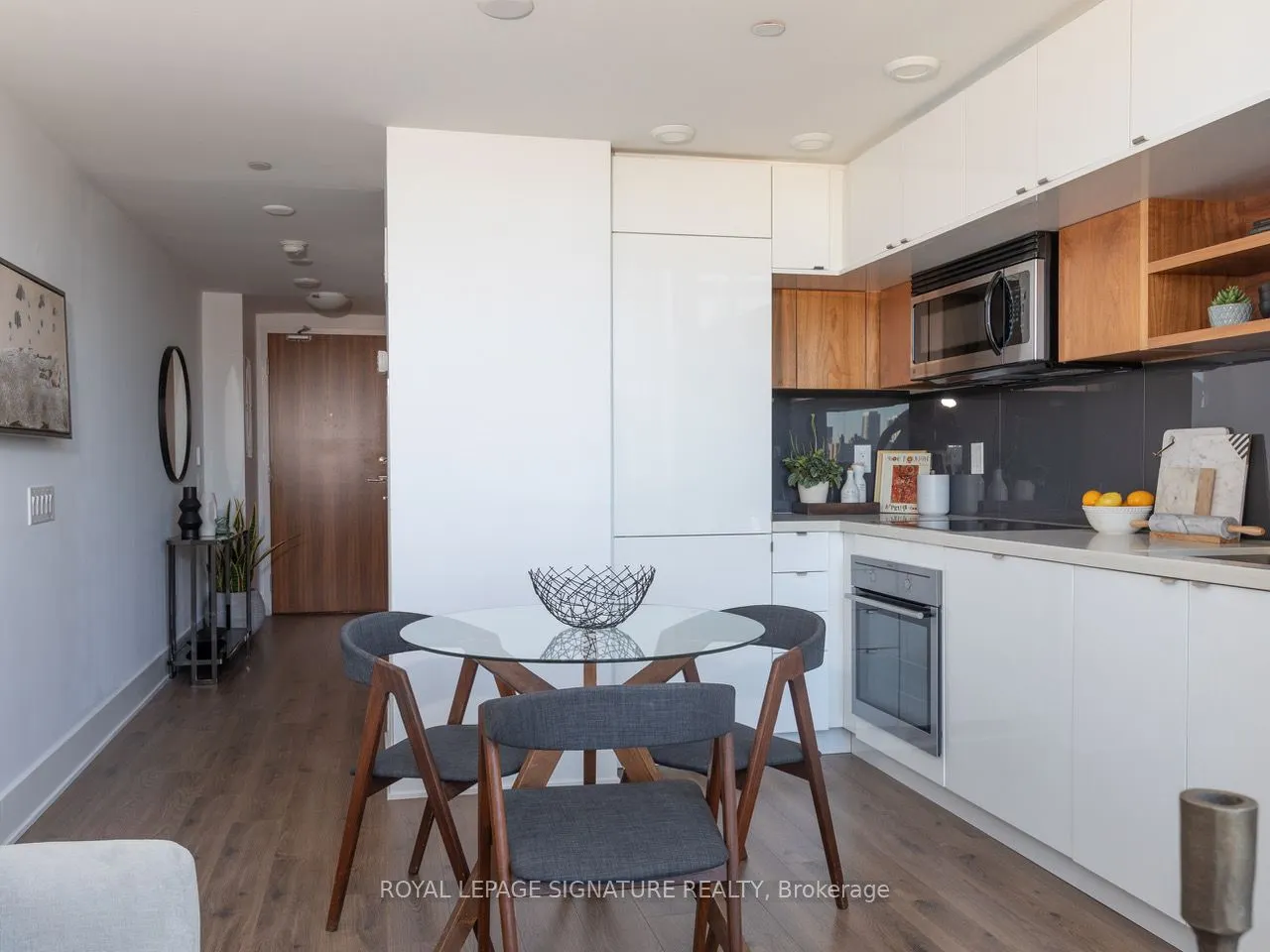 111 St Clair Avenue W, #925