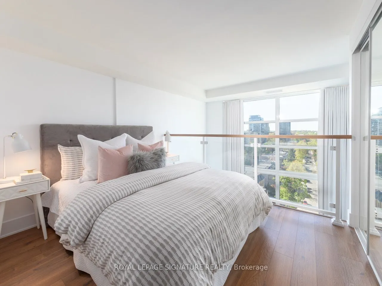 111 St Clair Avenue W, #925