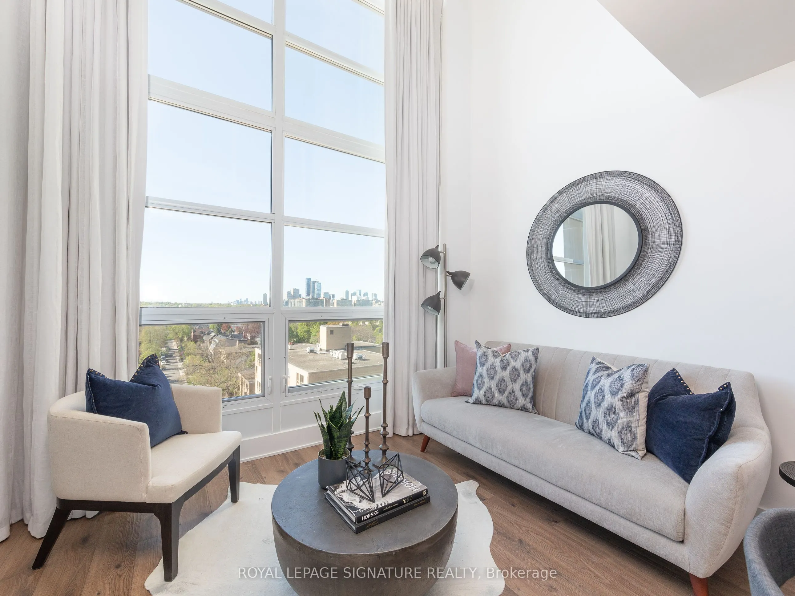 111 St Clair Avenue W, #925