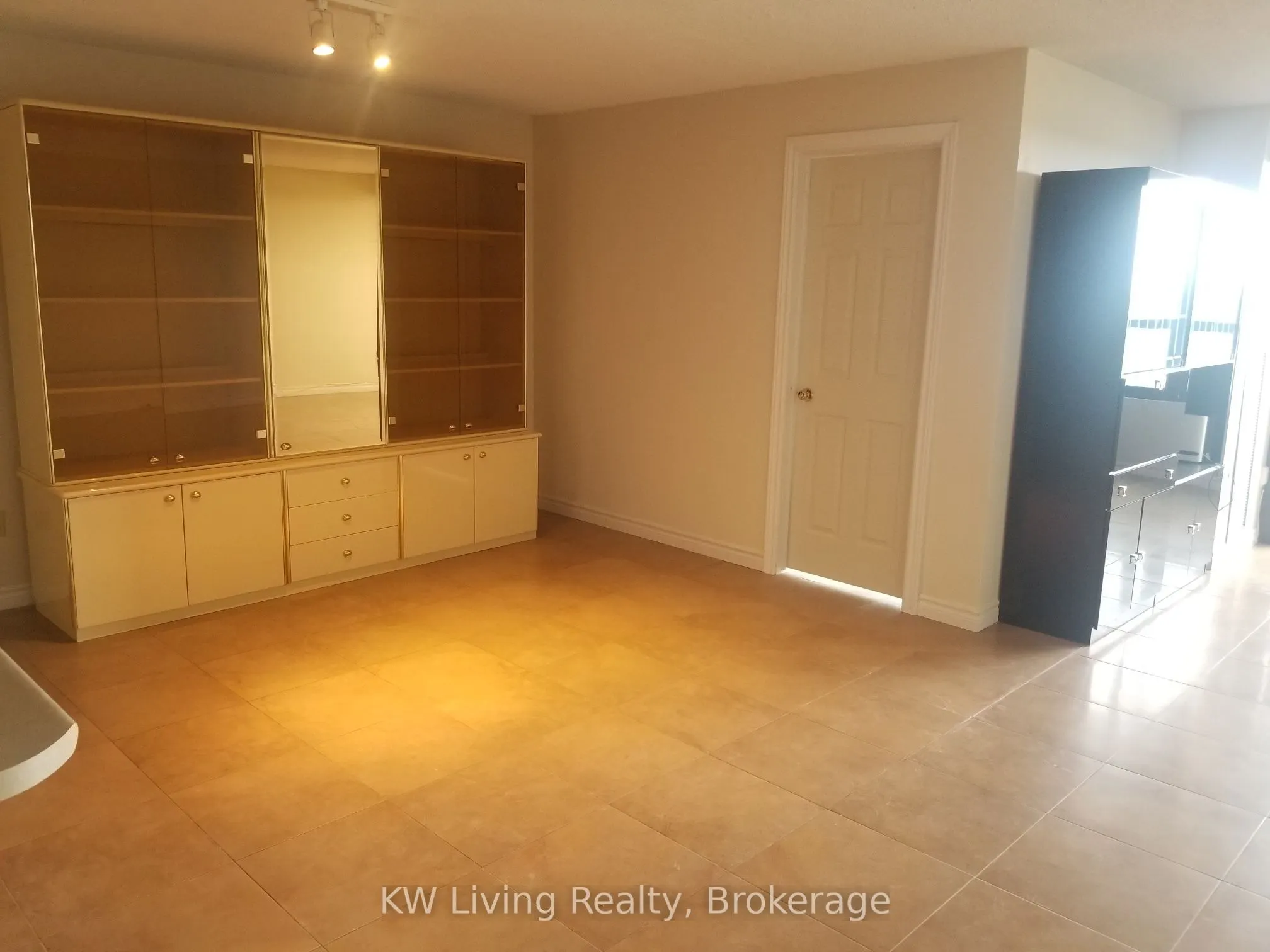 33 Elmhurst Avenue, #2106