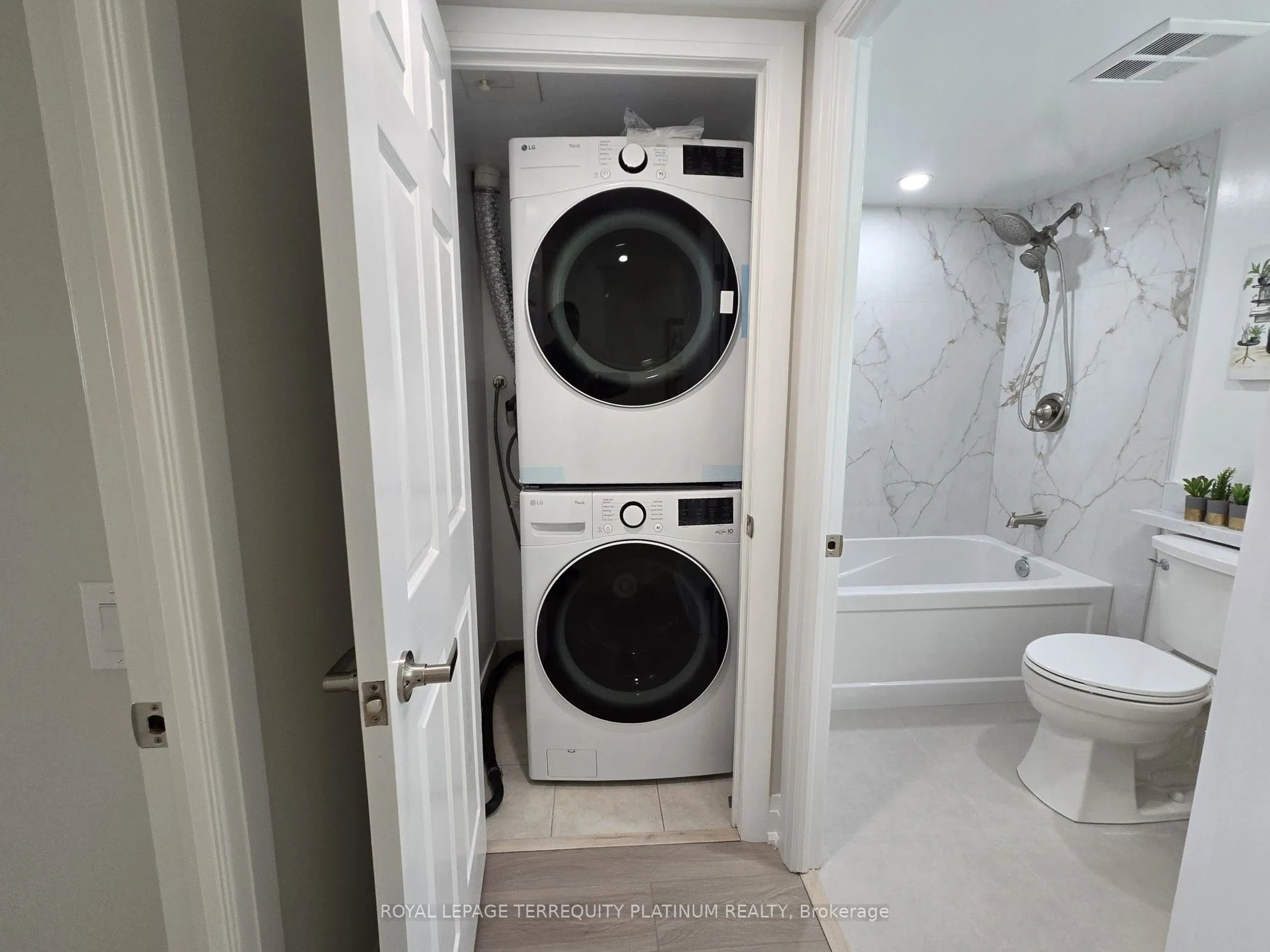 10 Northtown Way, #2013