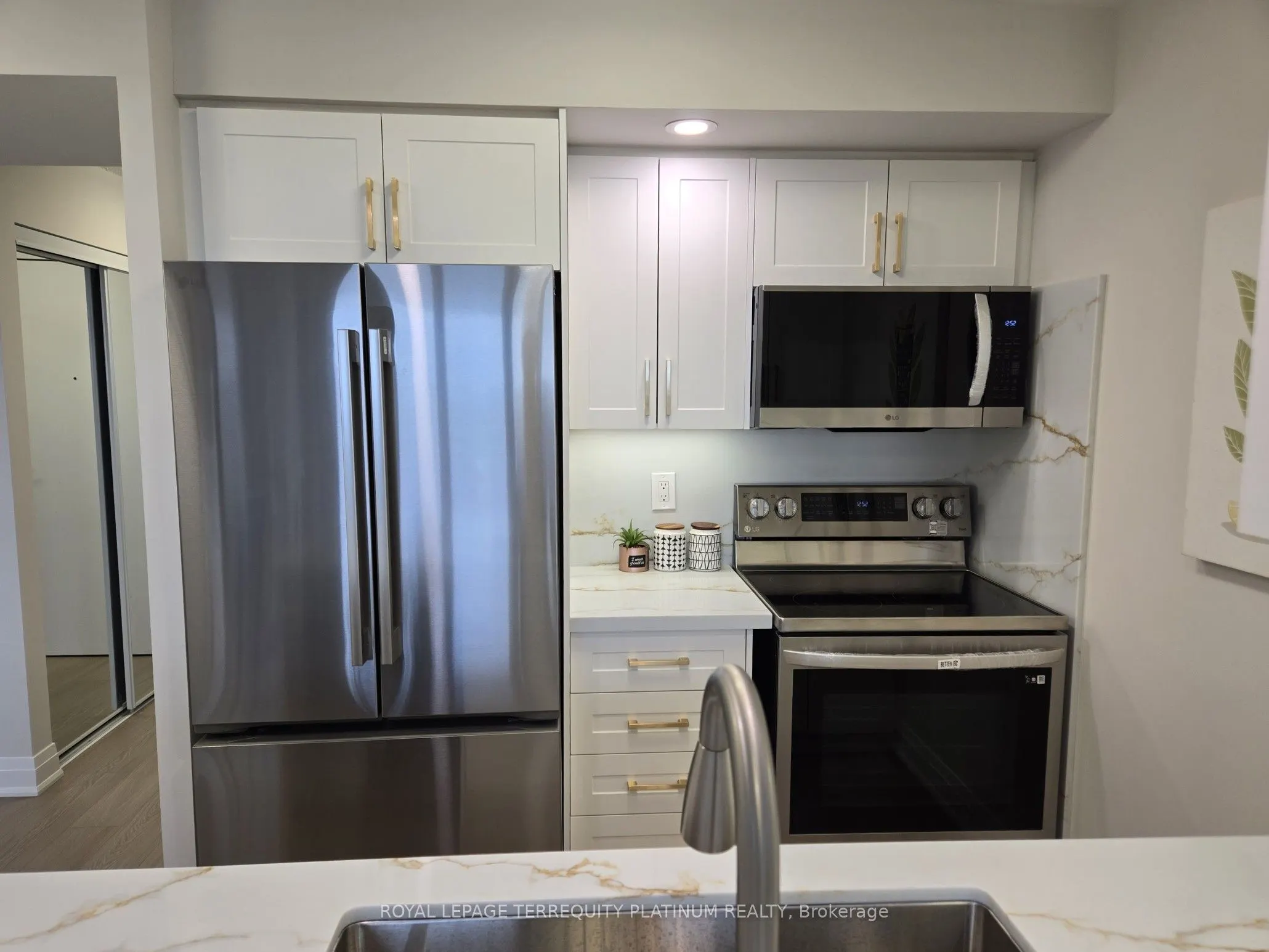 10 Northtown Way, #2013