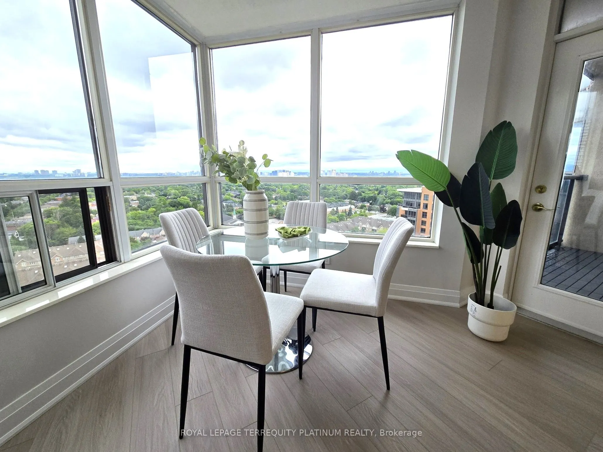 10 Northtown Way, #2013