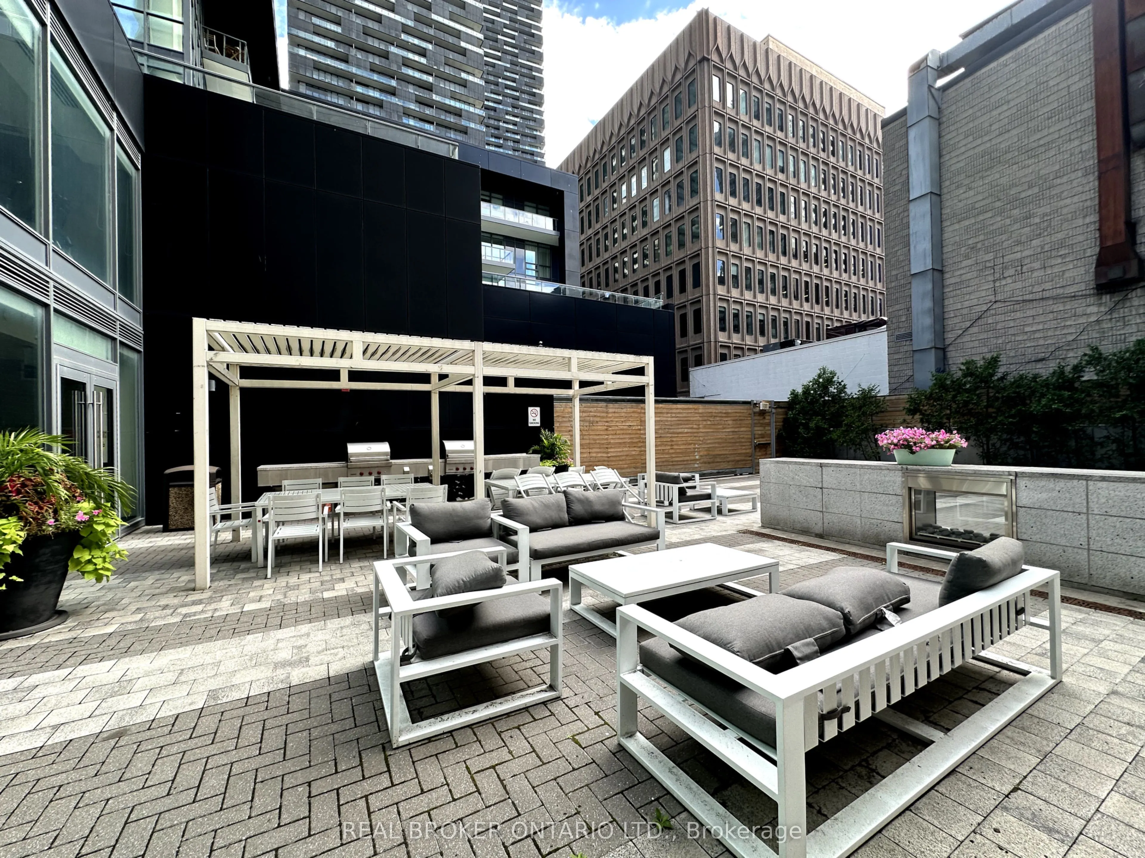 30 Roehampton Avenue, #307