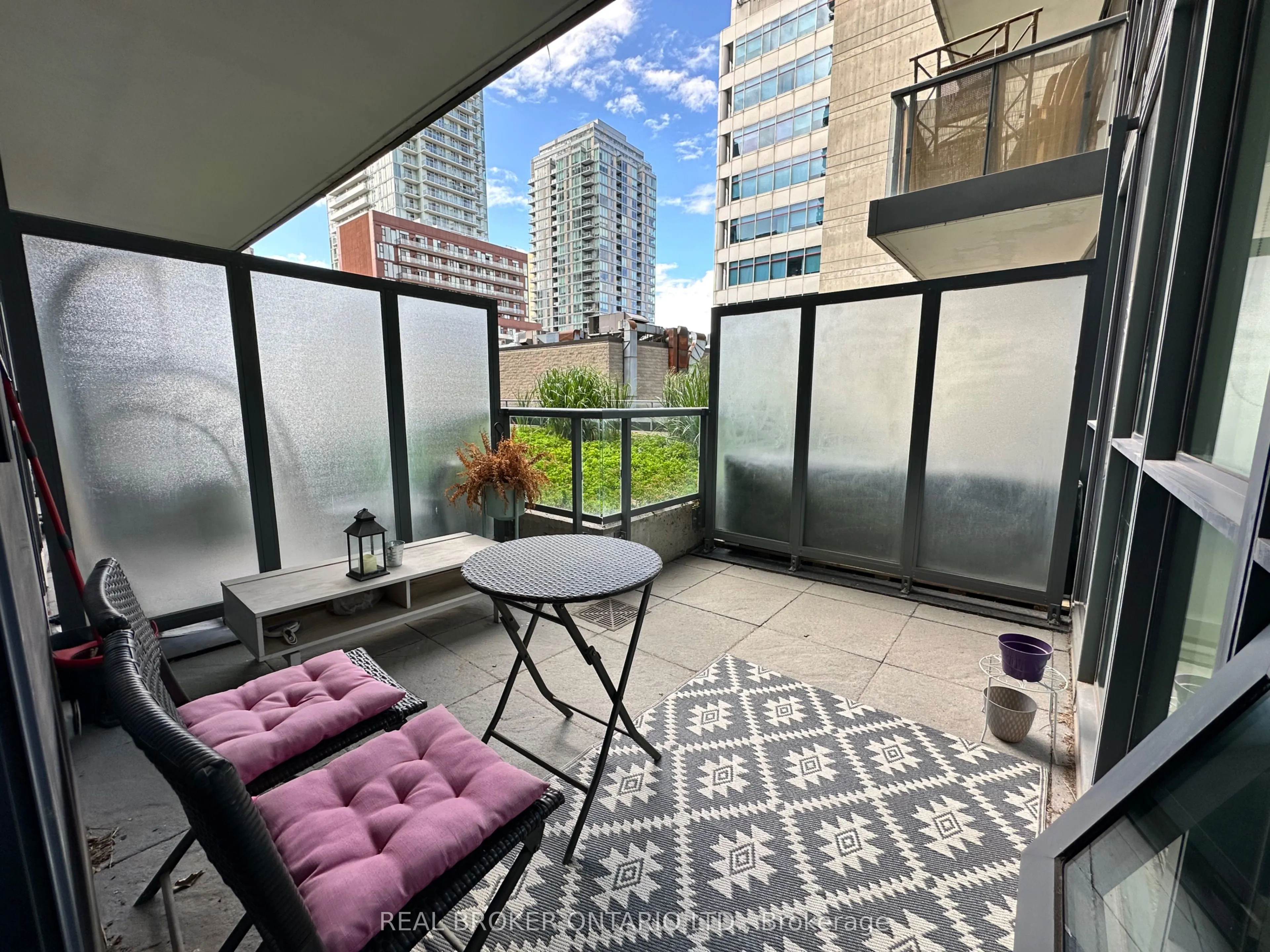 30 Roehampton Avenue, #307