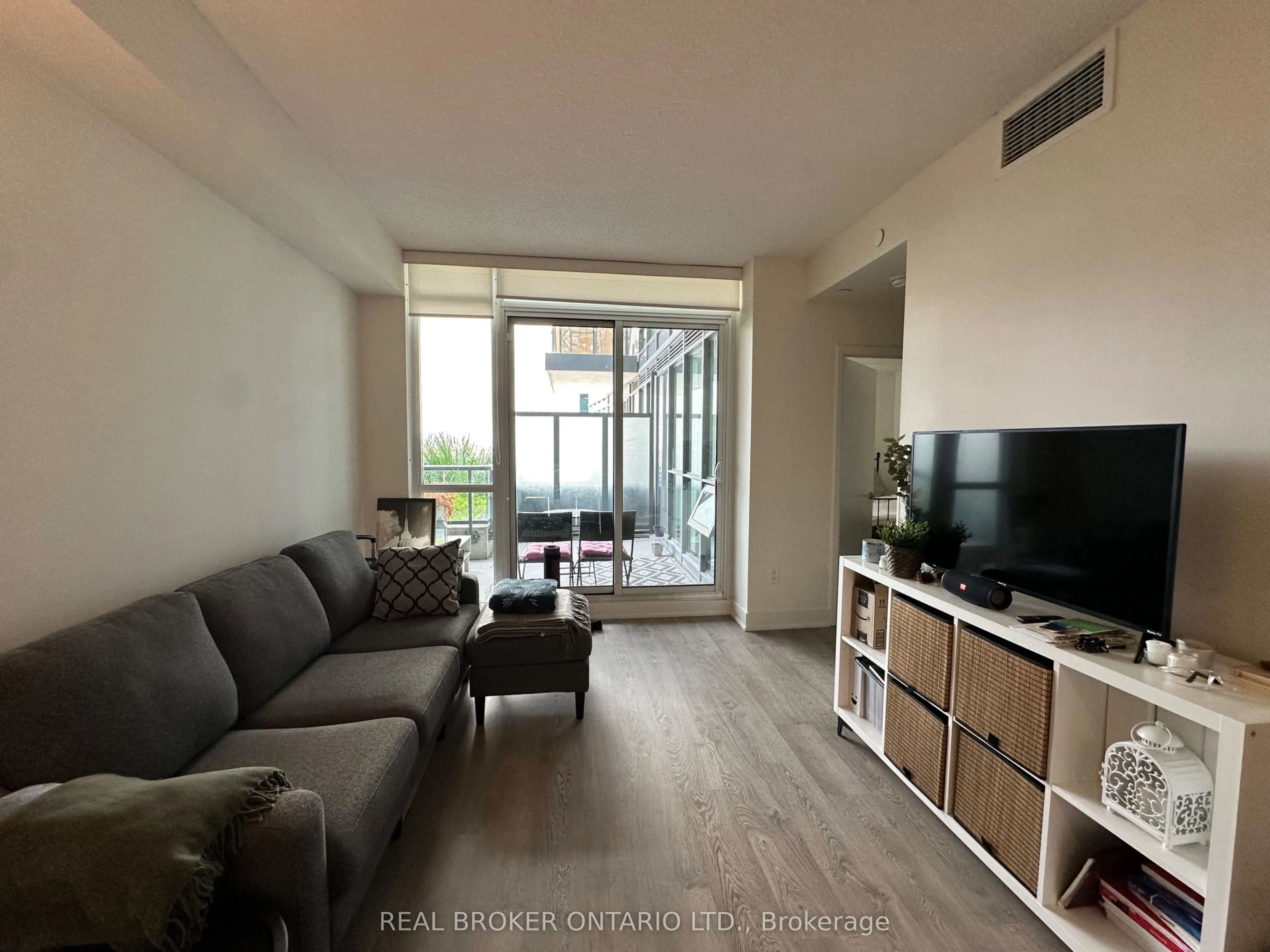 30 Roehampton Avenue, #307