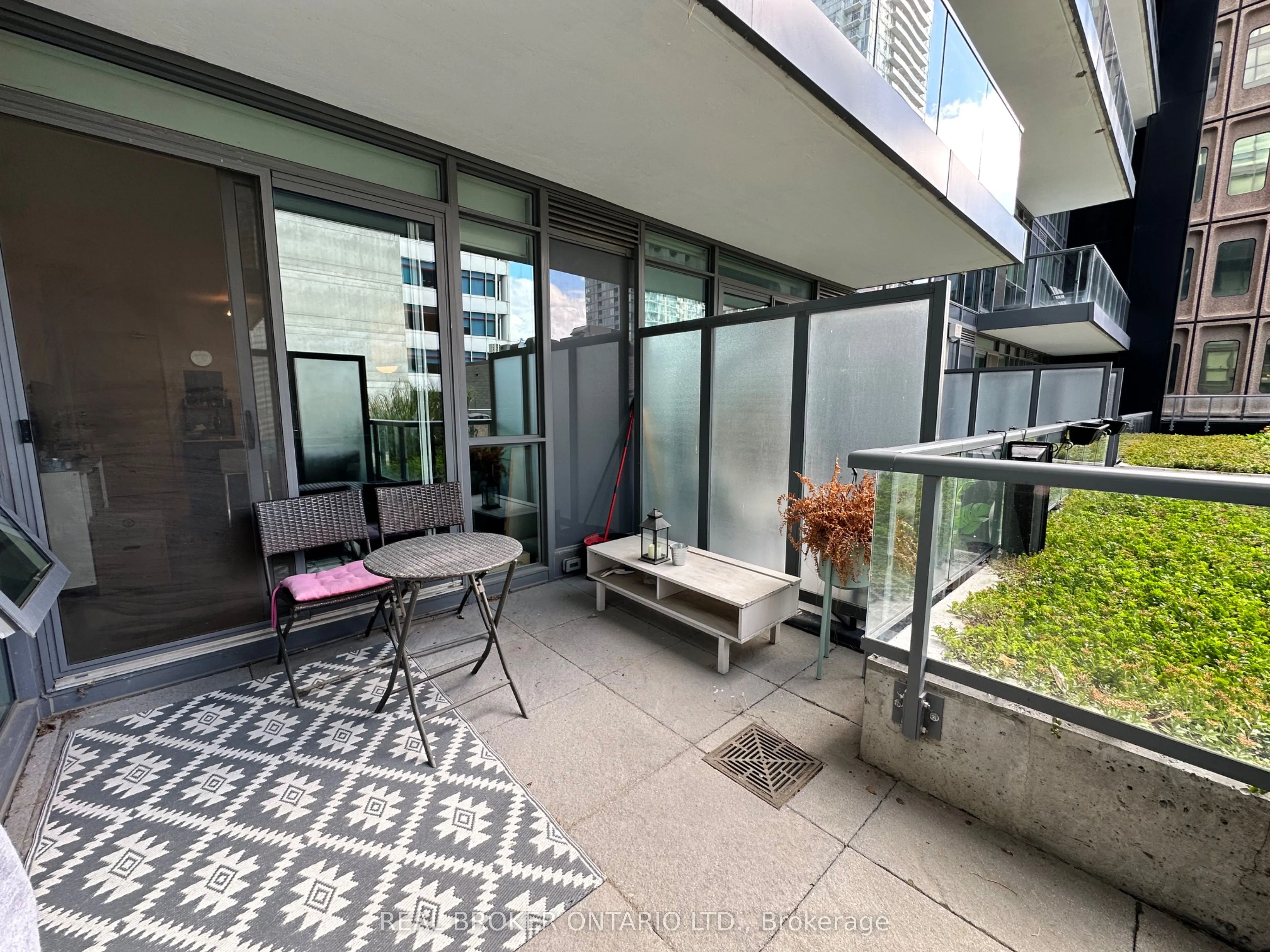 30 Roehampton Avenue, #307