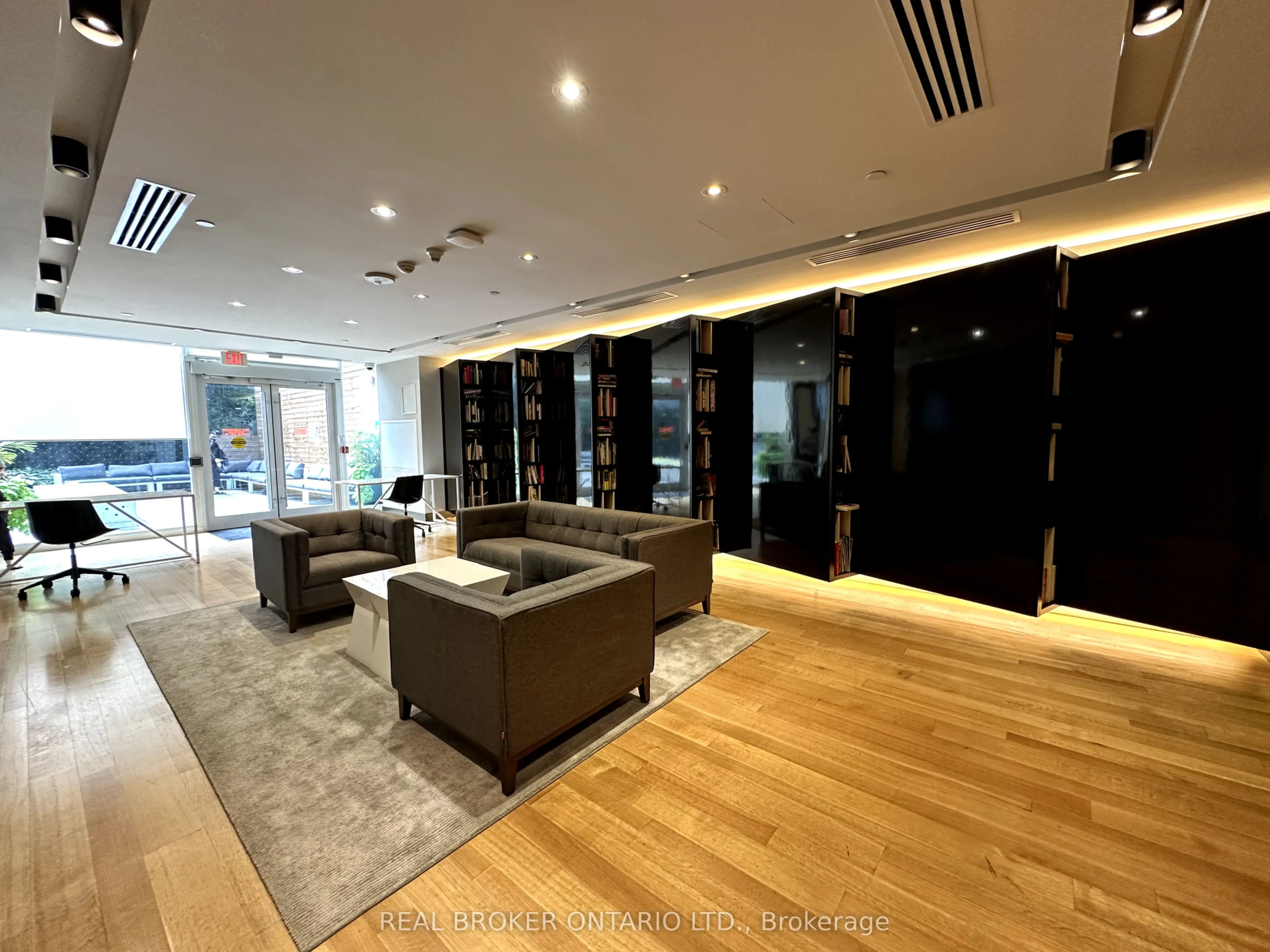 30 Roehampton Avenue, #307